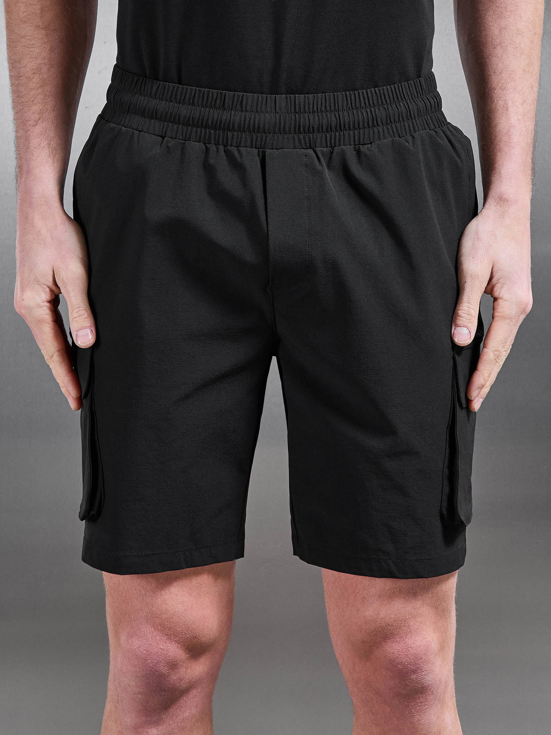 Mens Utility Cargo Short in Black
