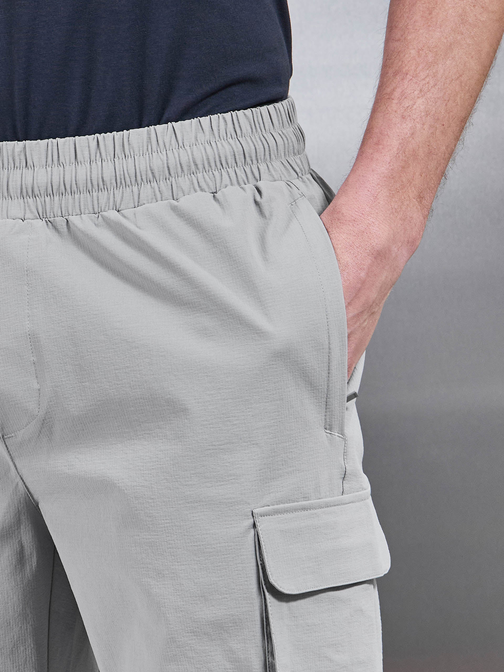 Mens Utility Cargo Short in Mid Grey