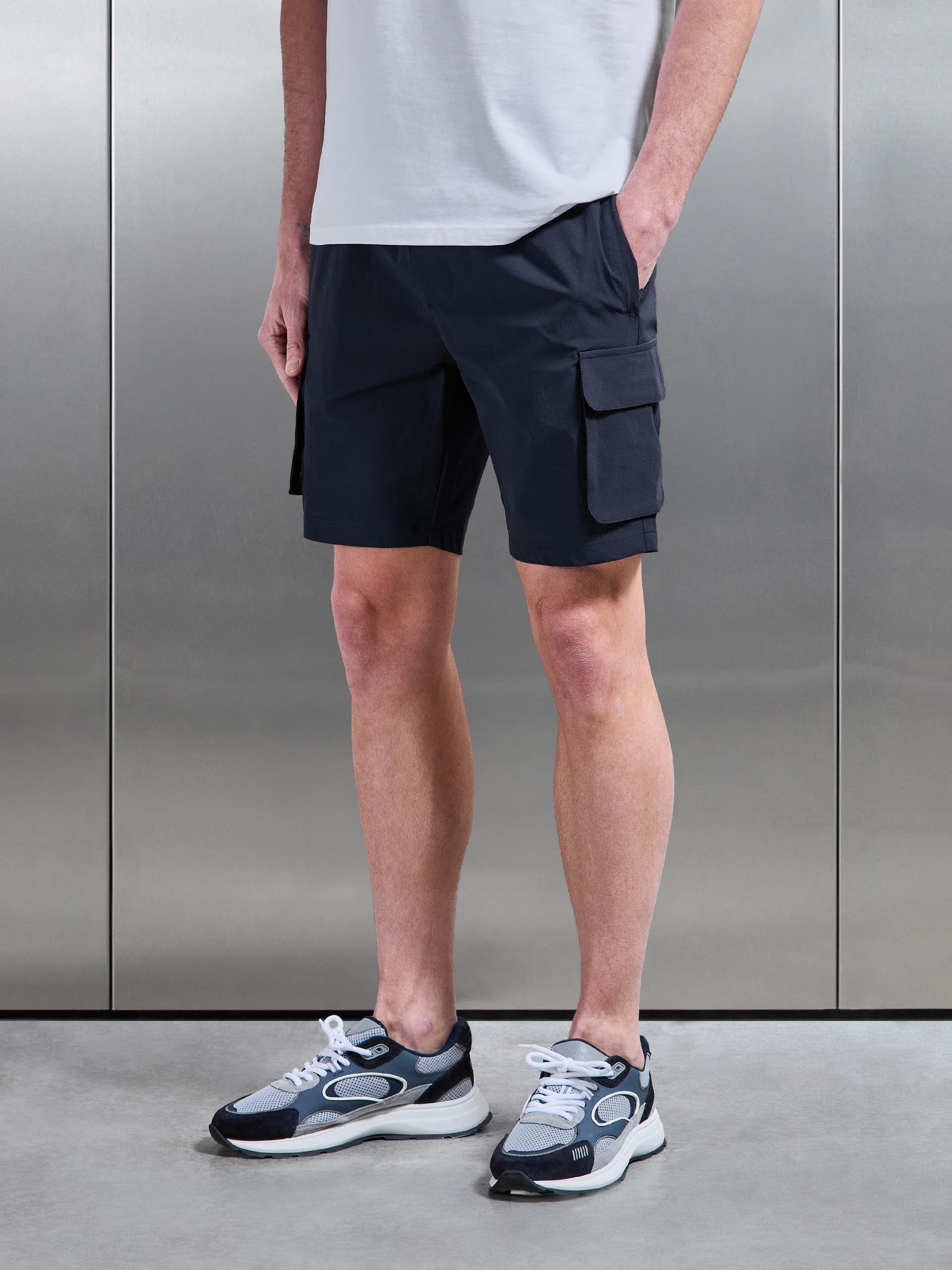 Mens Utility Cargo Short in Navy