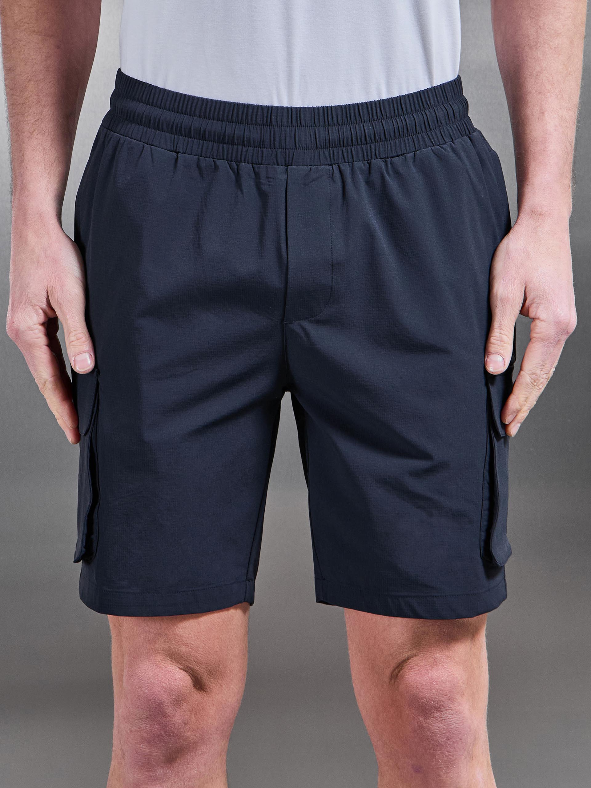 Mens Utility Cargo Short in Navy