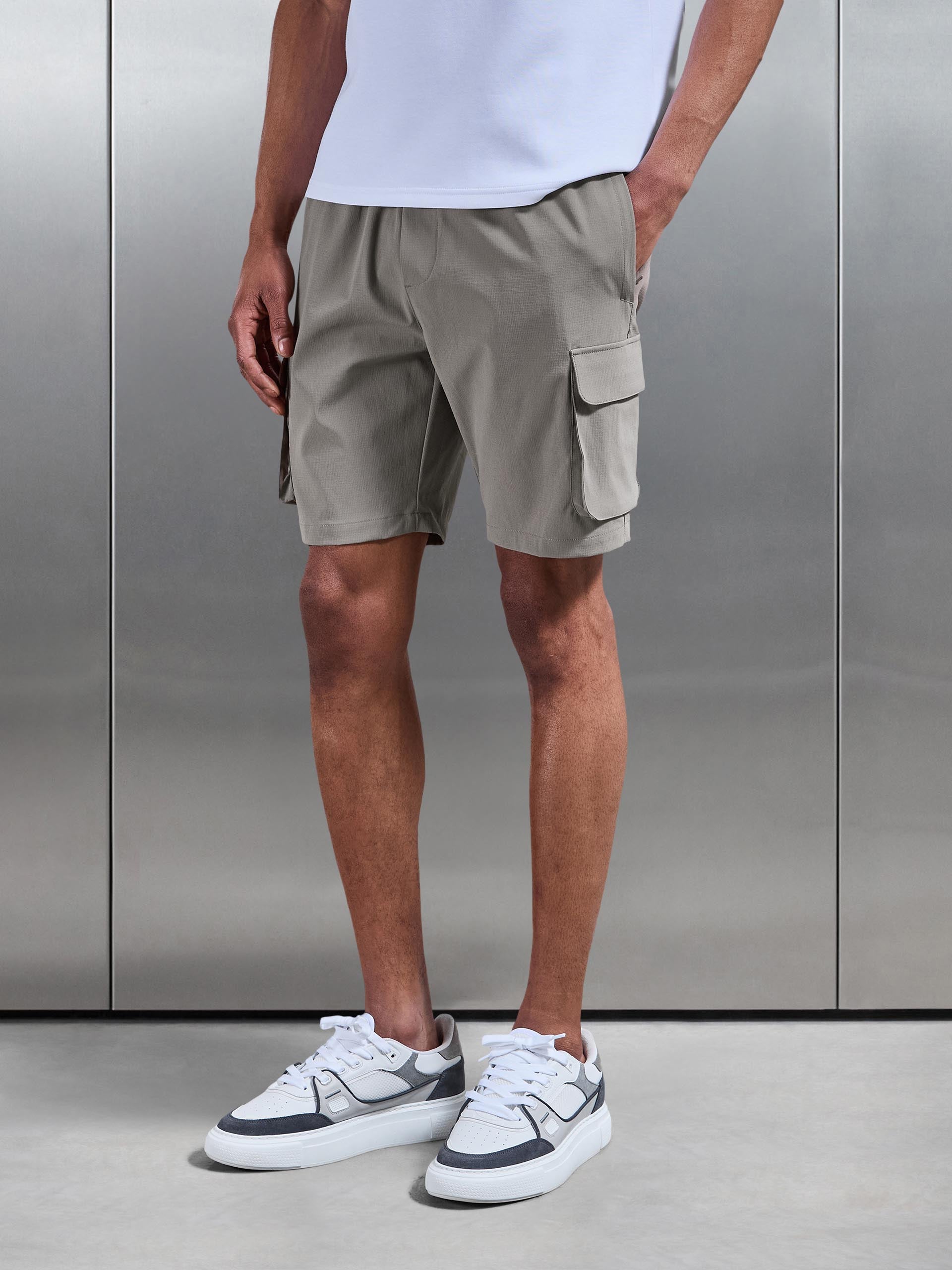 Mens Utility Cargo Short in Olive