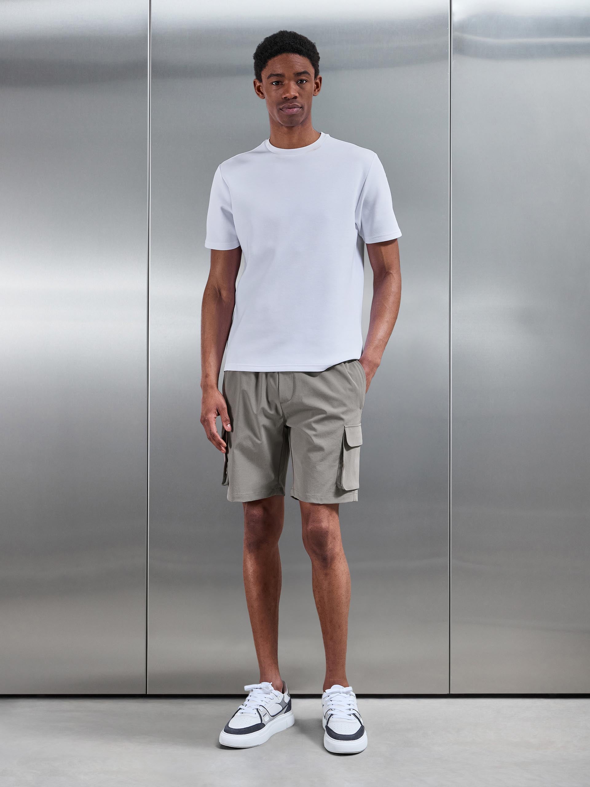 Mens Utility Cargo Short in Olive