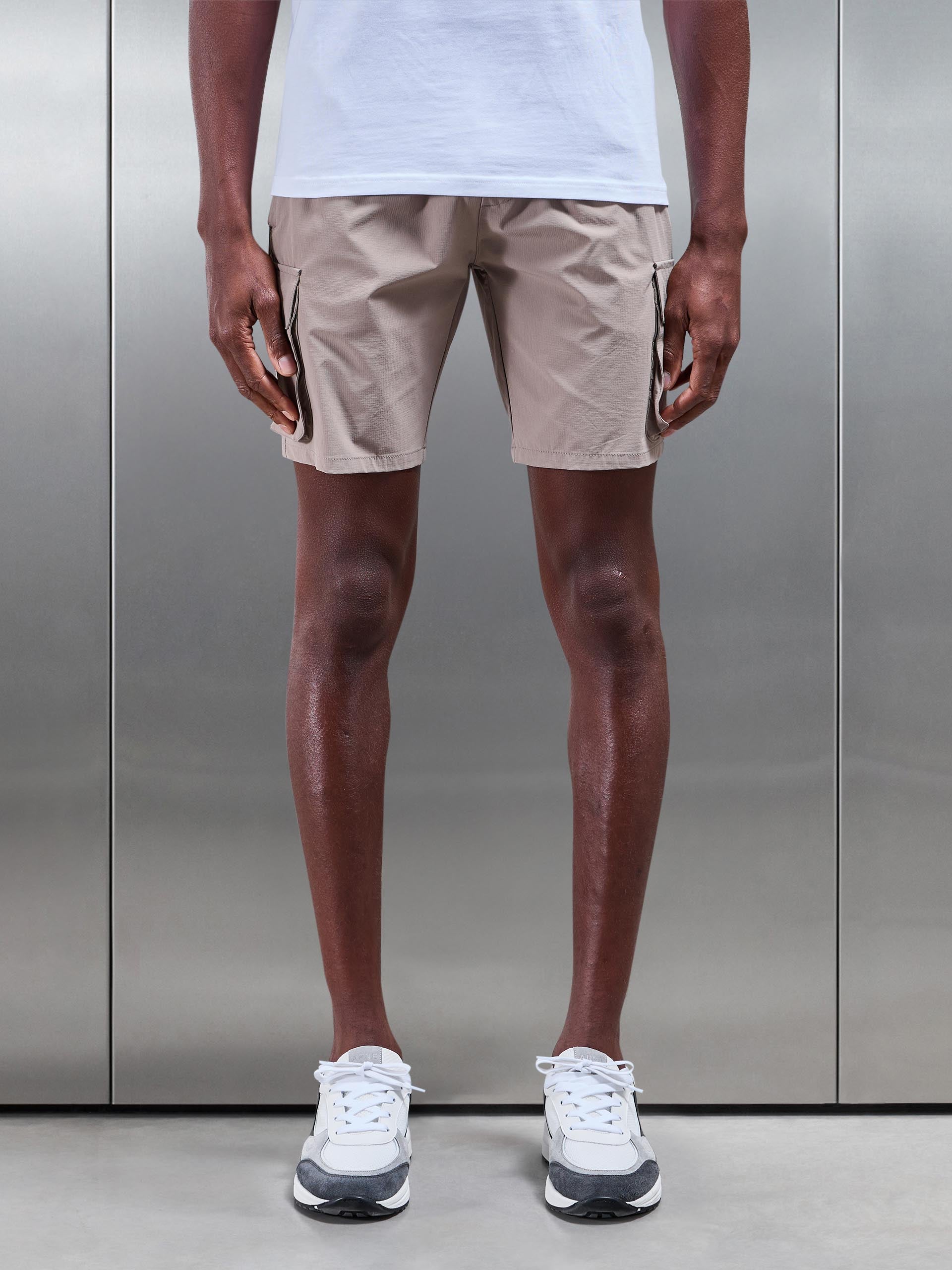 Mens Utility Cargo Short in Taupe