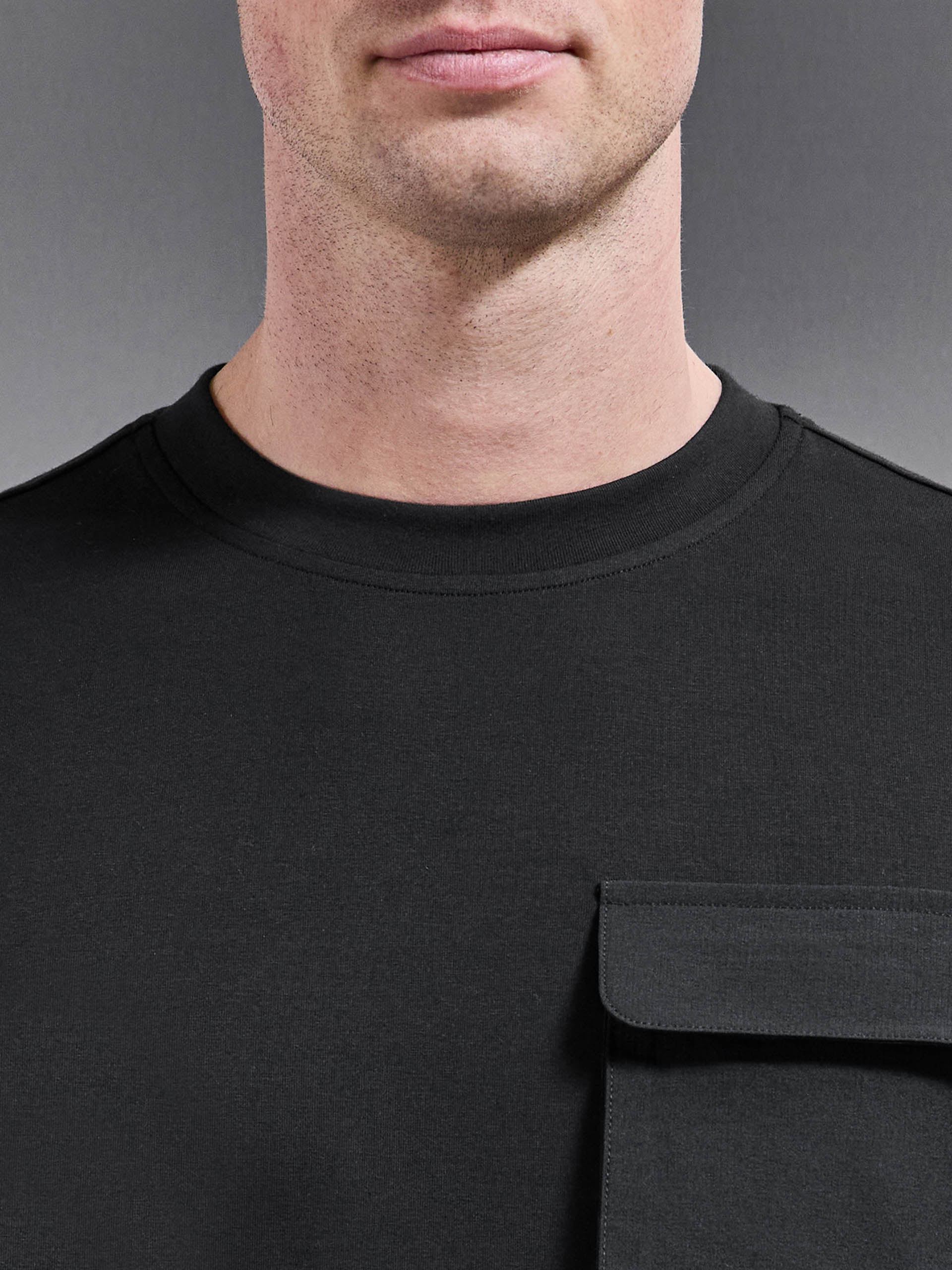 Mens Utility Cargo T-Shirt in Black