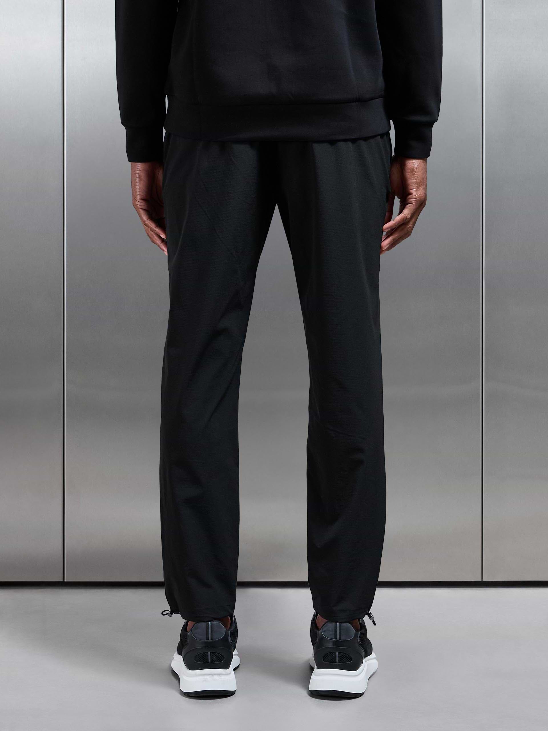 Utility Trackpant in Black
