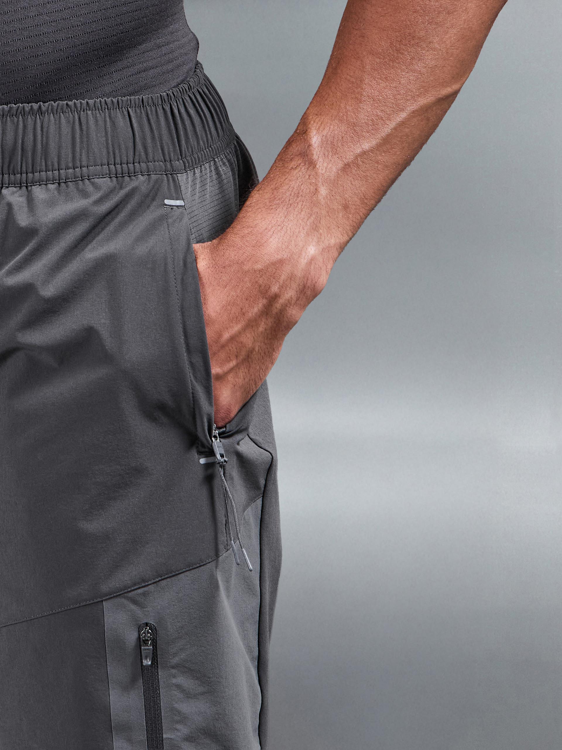 Mens Utility Trail Cargo Short in Grey