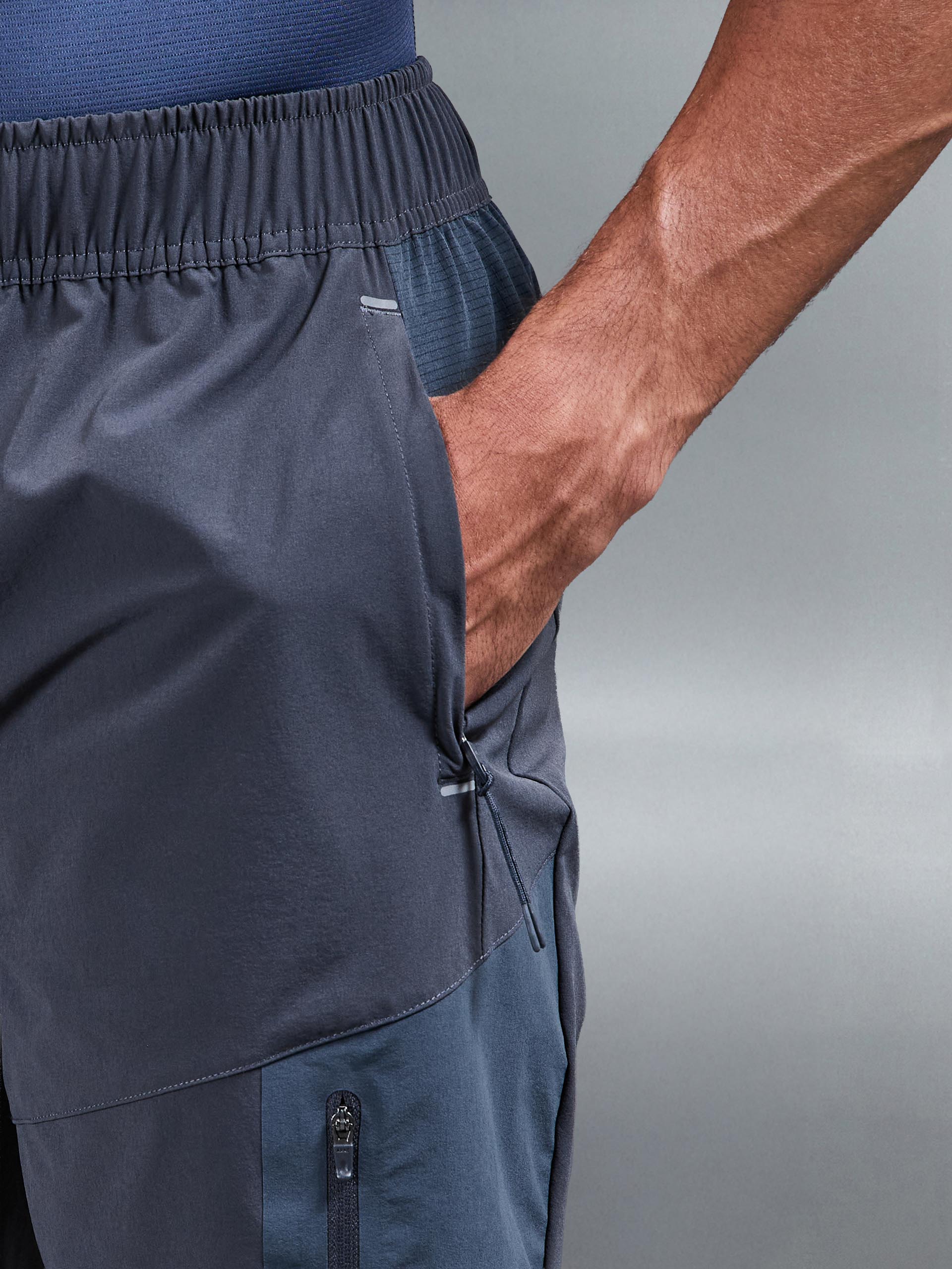 Mens Utility Trail Cargo Short in Slate Blue