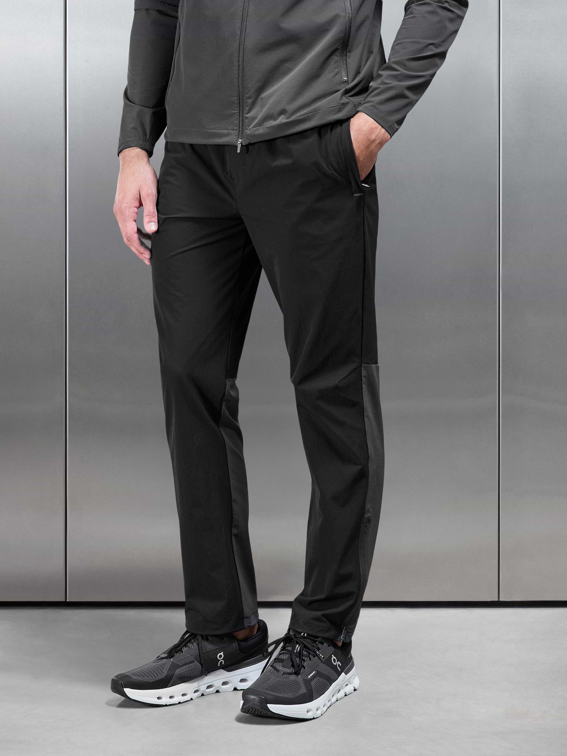 Utility Trail Trackpant in Black