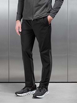 Mens Utility Trail Trackpant in Black
