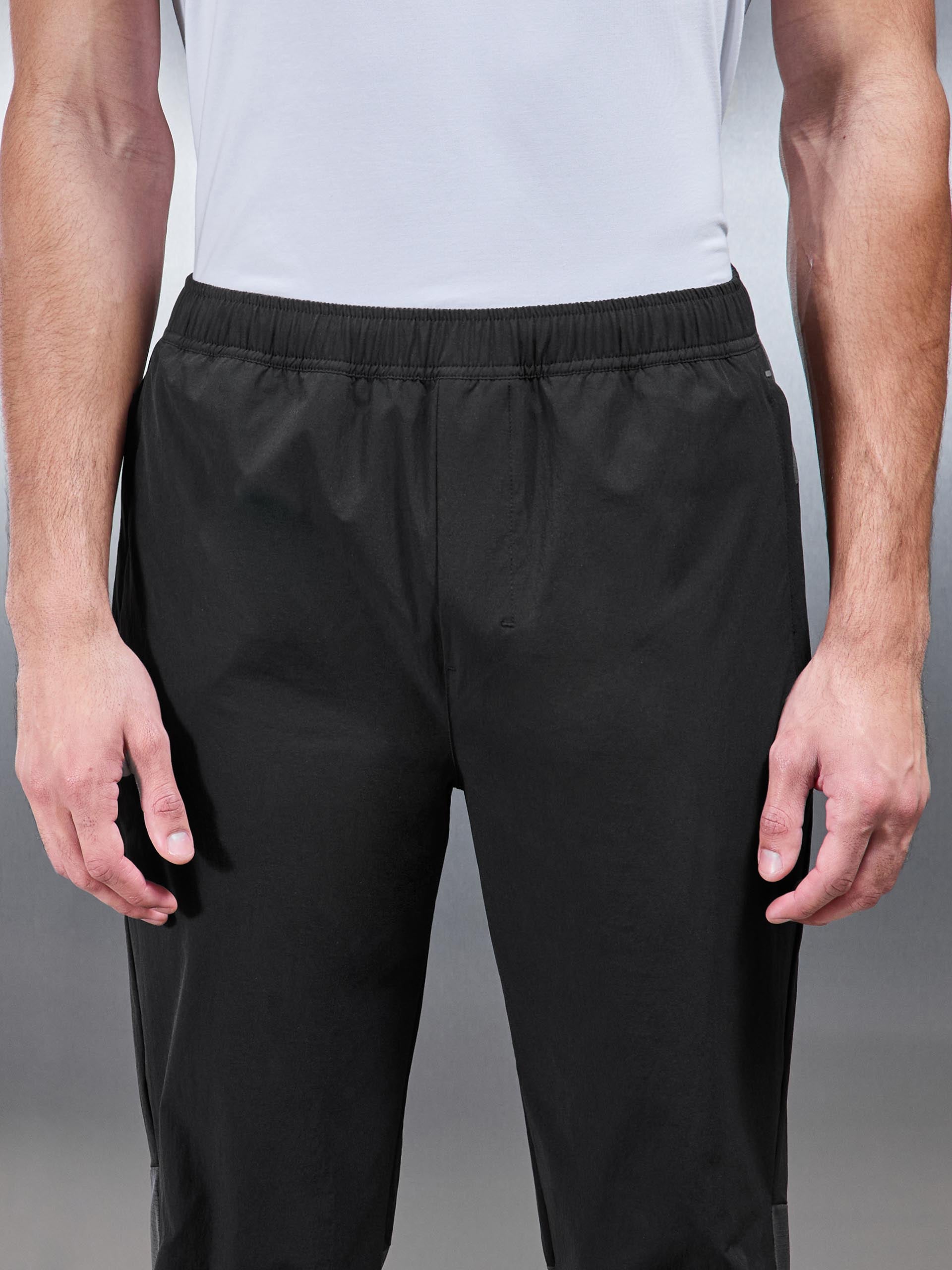 Mens Utility Trail Trackpant in Black