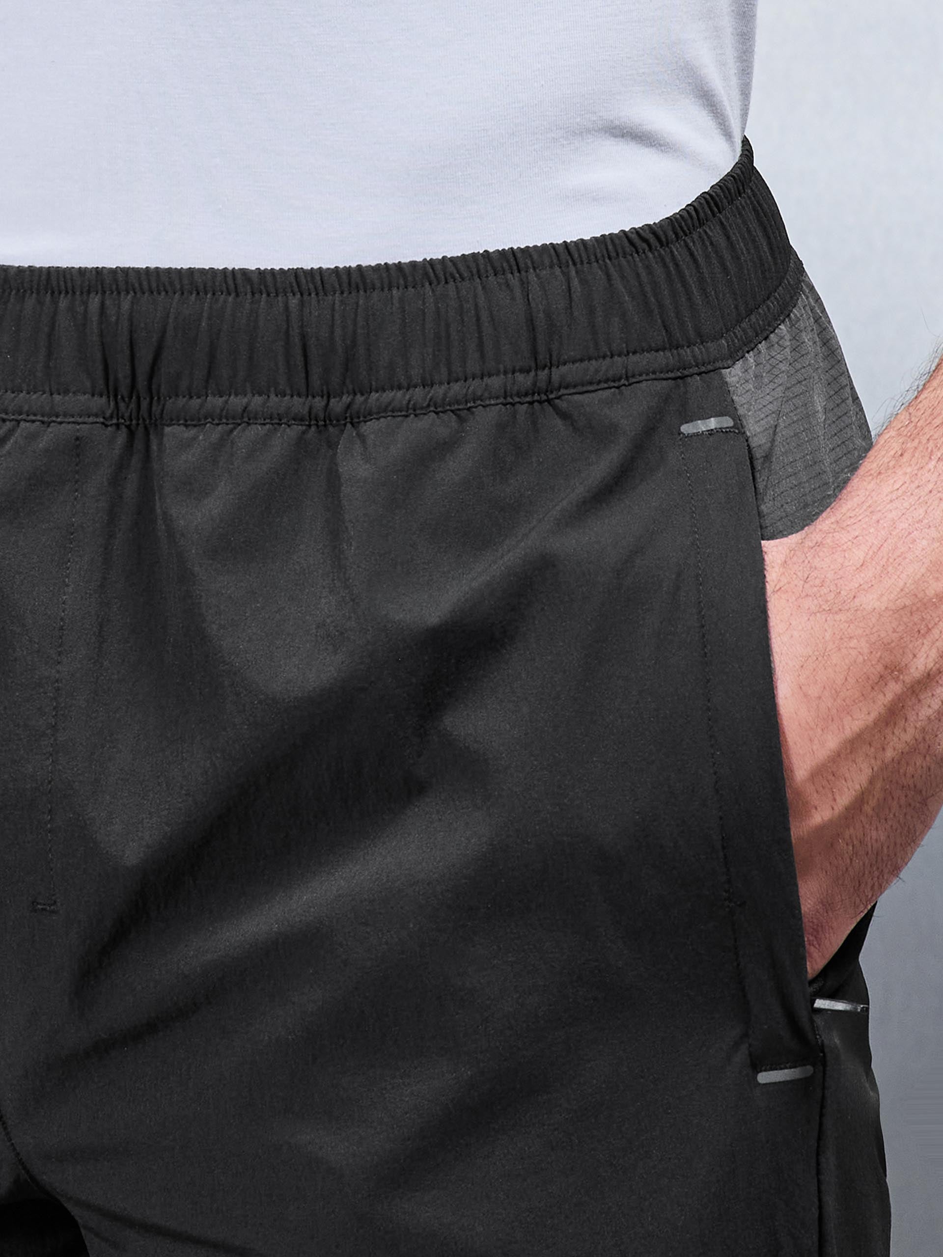 Mens Utility Trail Trackpant in Black