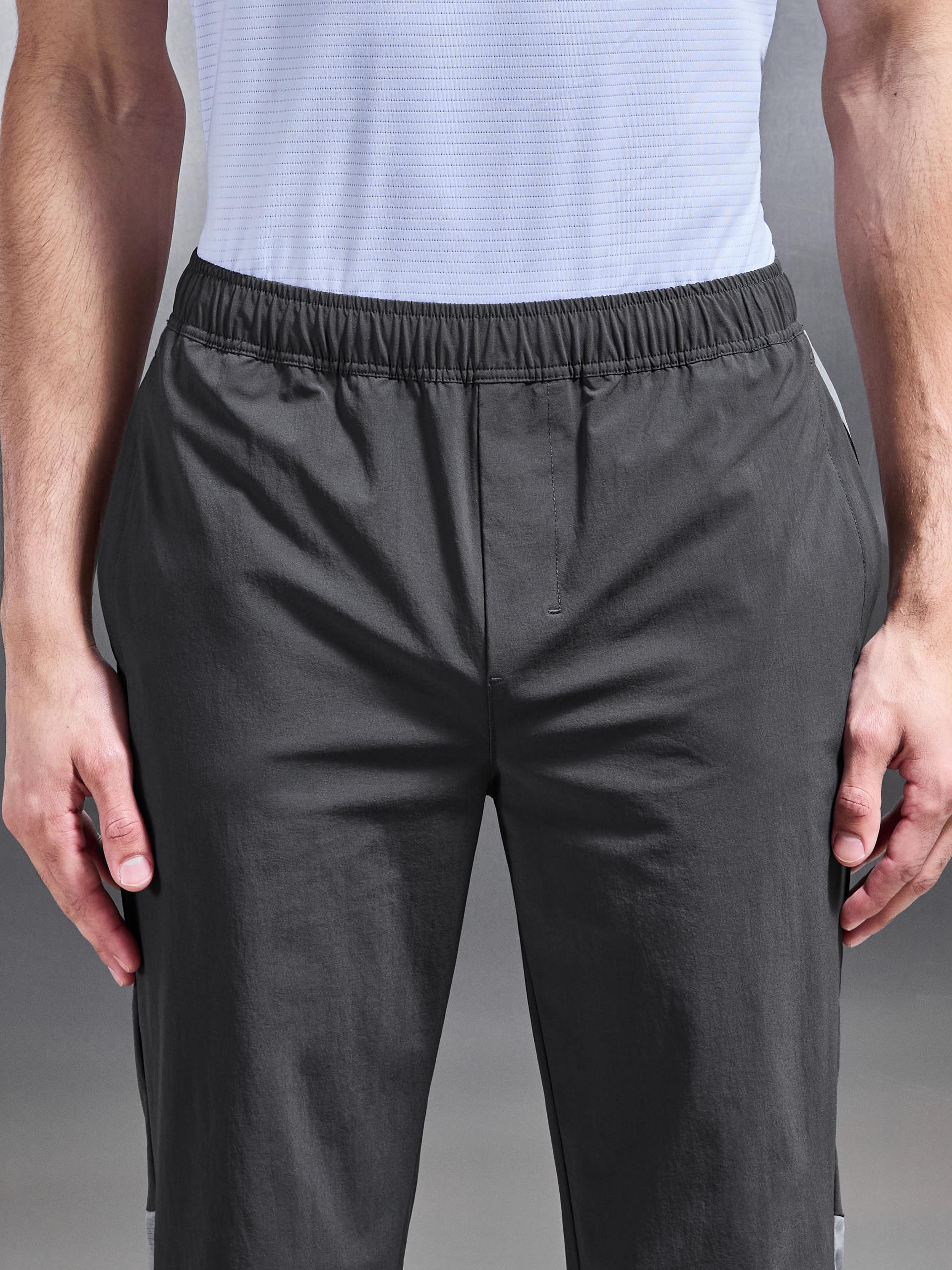 Mens Utility Trail Trackpant in Grey