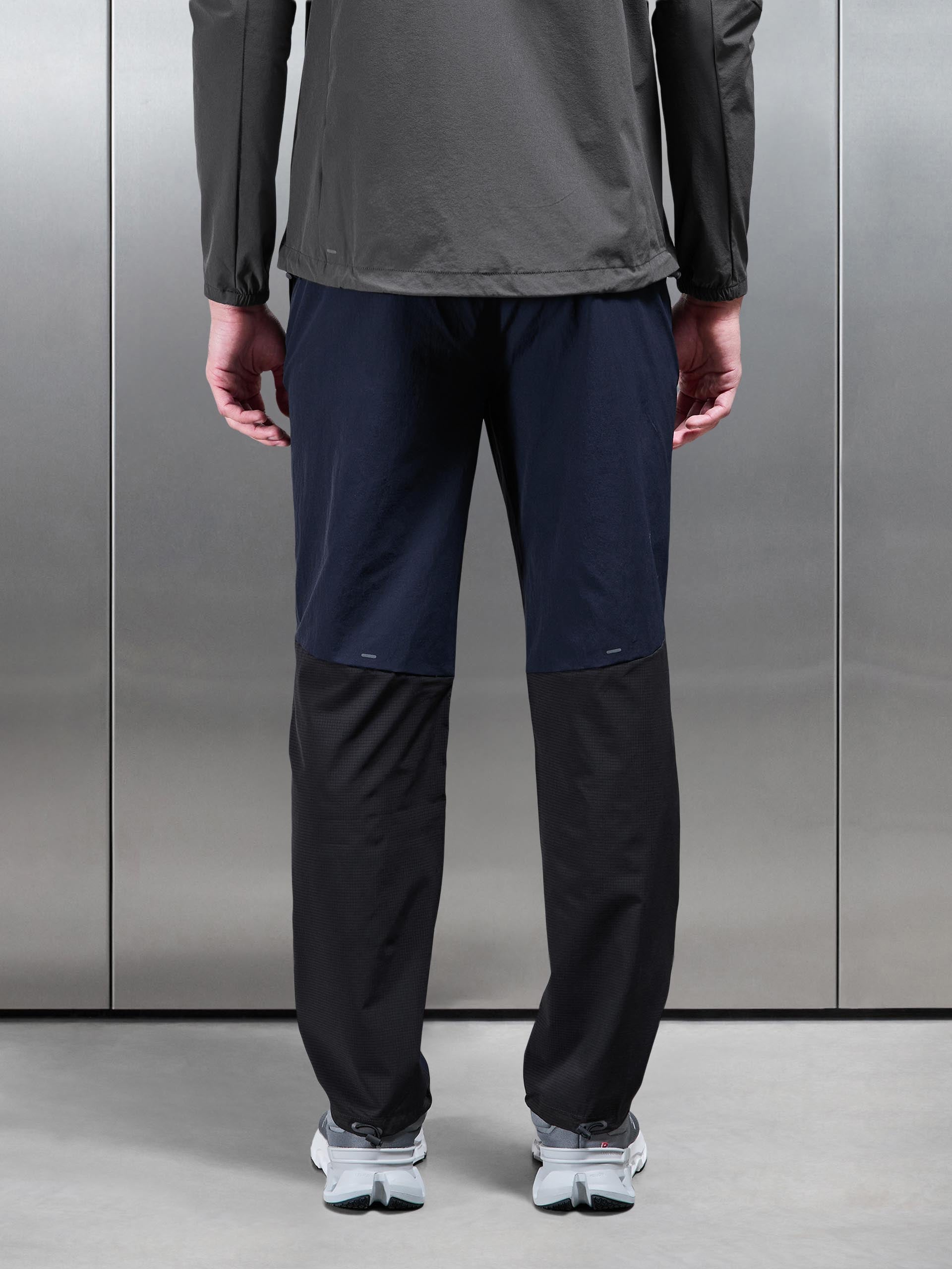Mens Utility Trail Trackpant in Navy