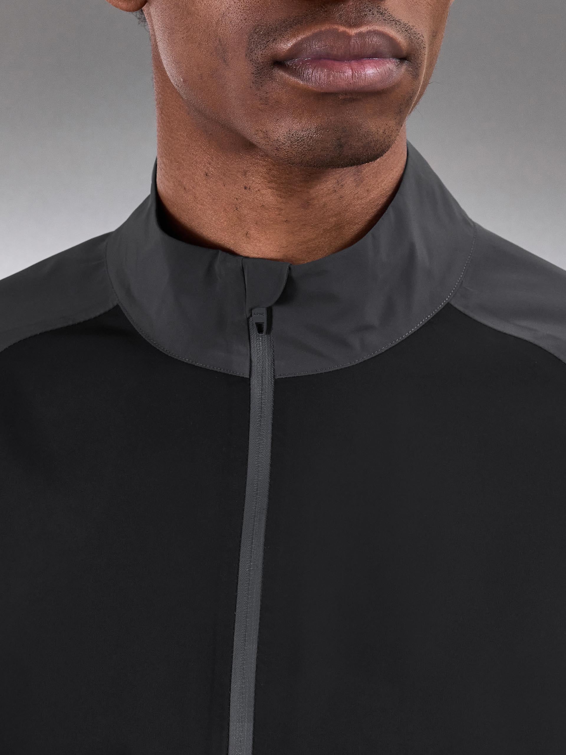 Mens Waterproof Golf Colour Block Half Zip in Black