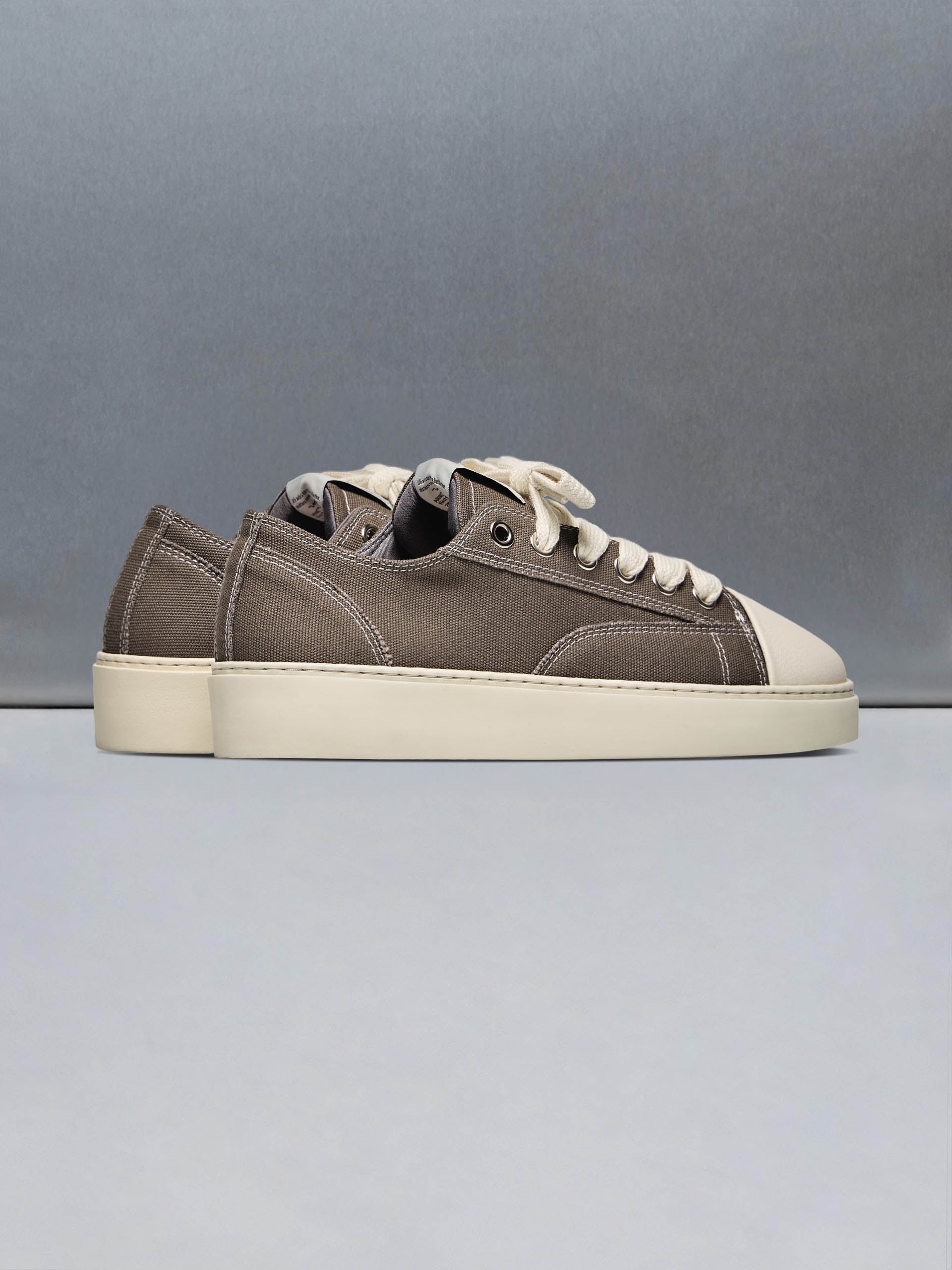Mid Essential Homerun in Taupe