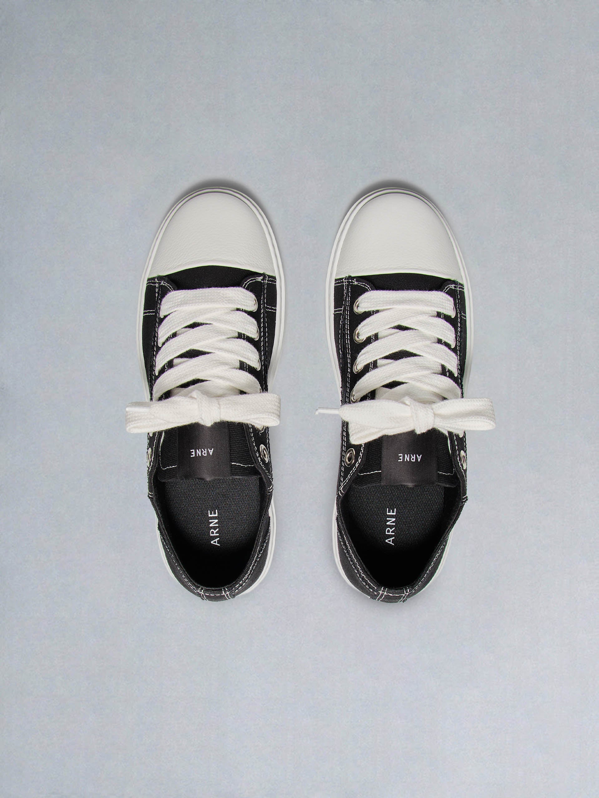 Mid Essential Homerun in Black White