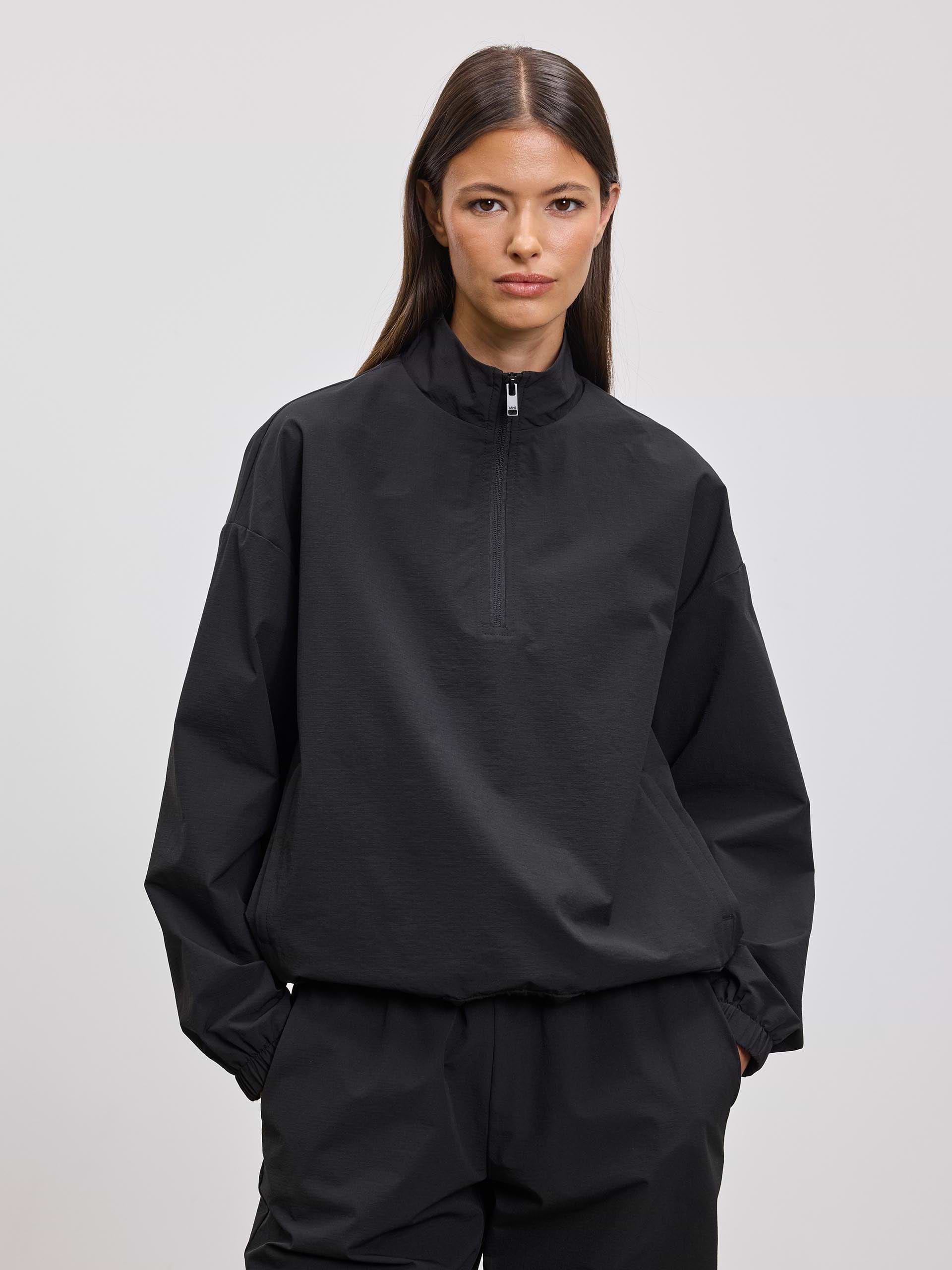 Womens Nylon 1/4 Zip in Black