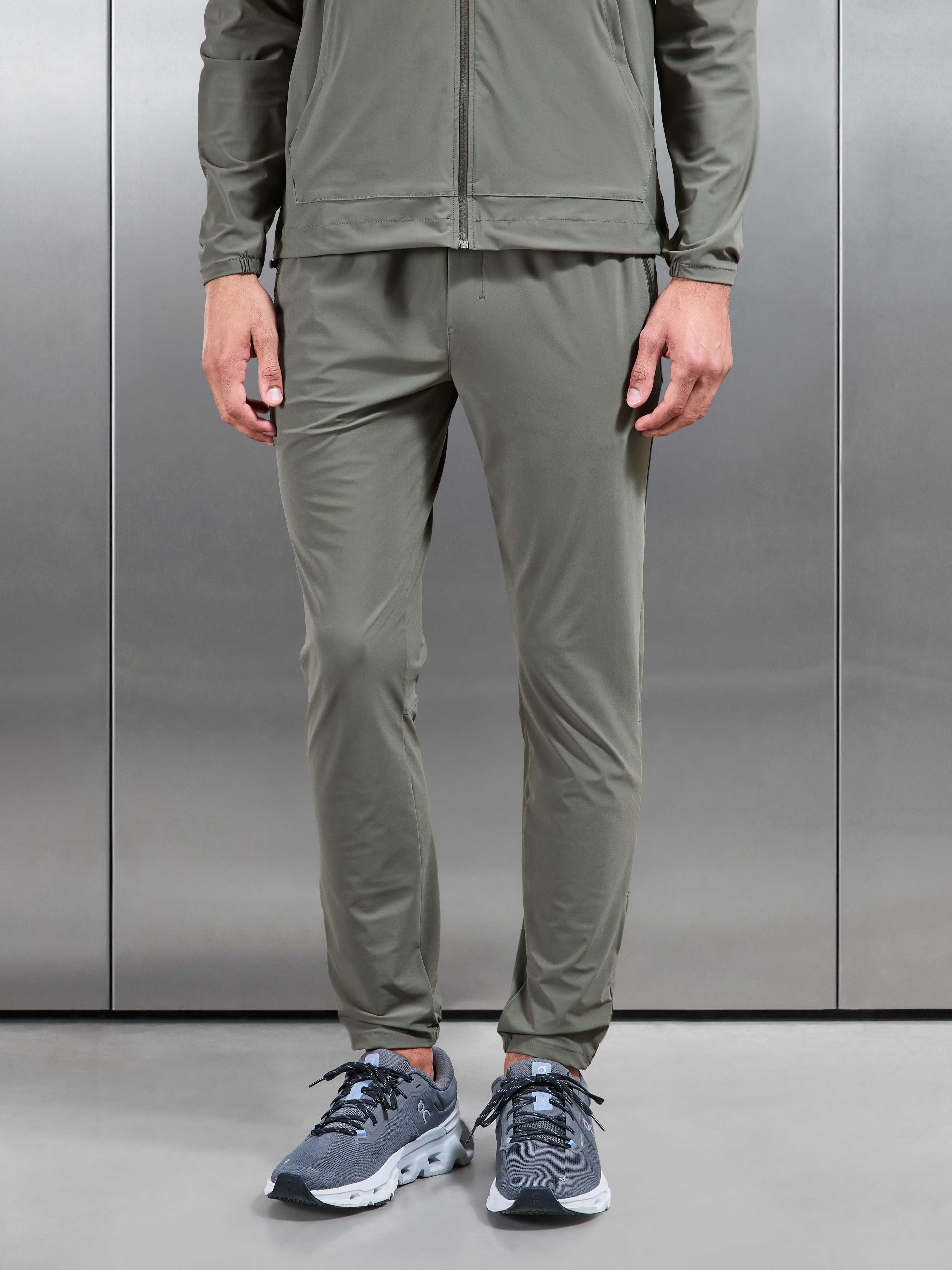 Pace Trackpant in Dark Olive