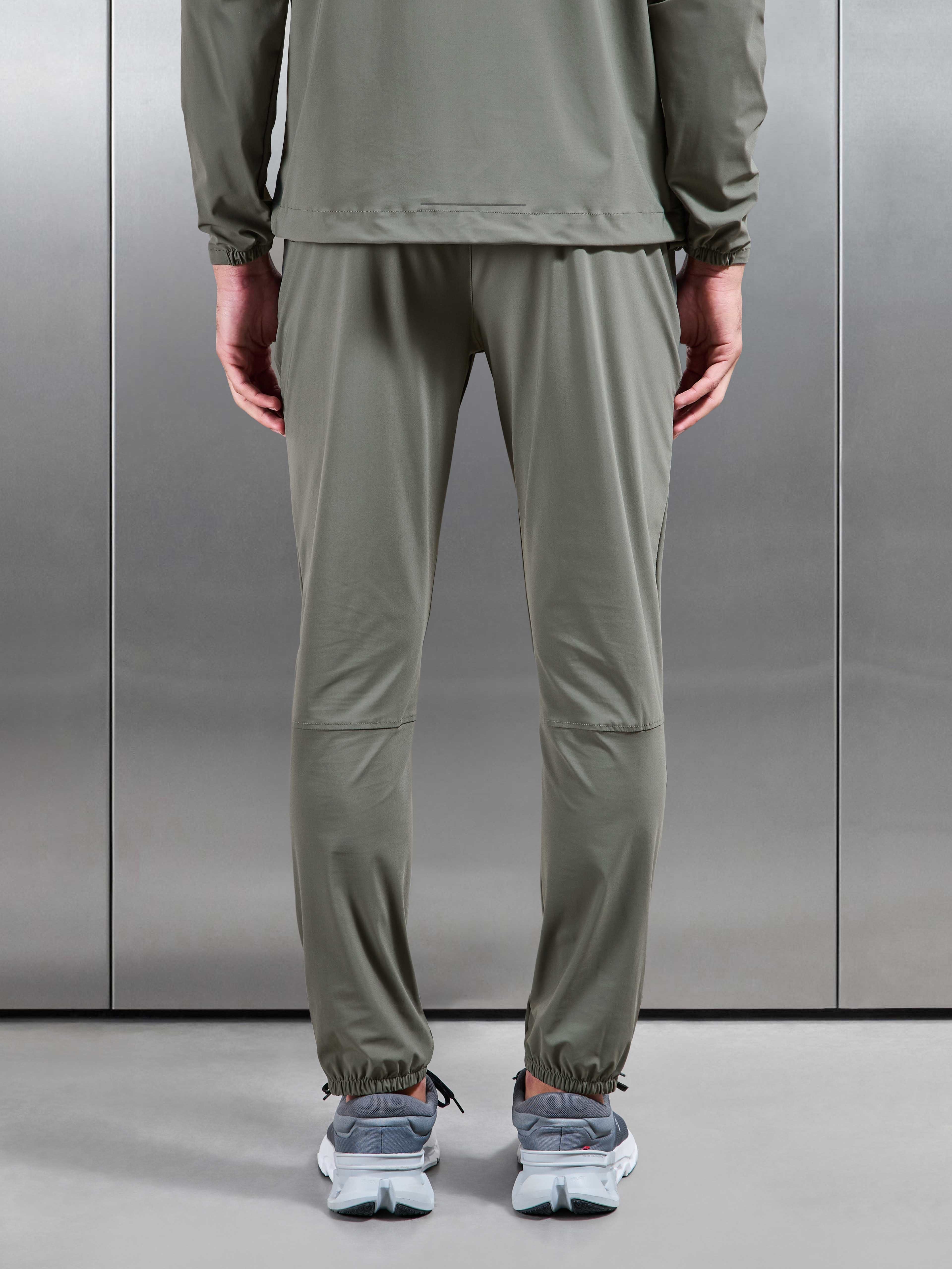 Pace Trackpant in Dark Olive