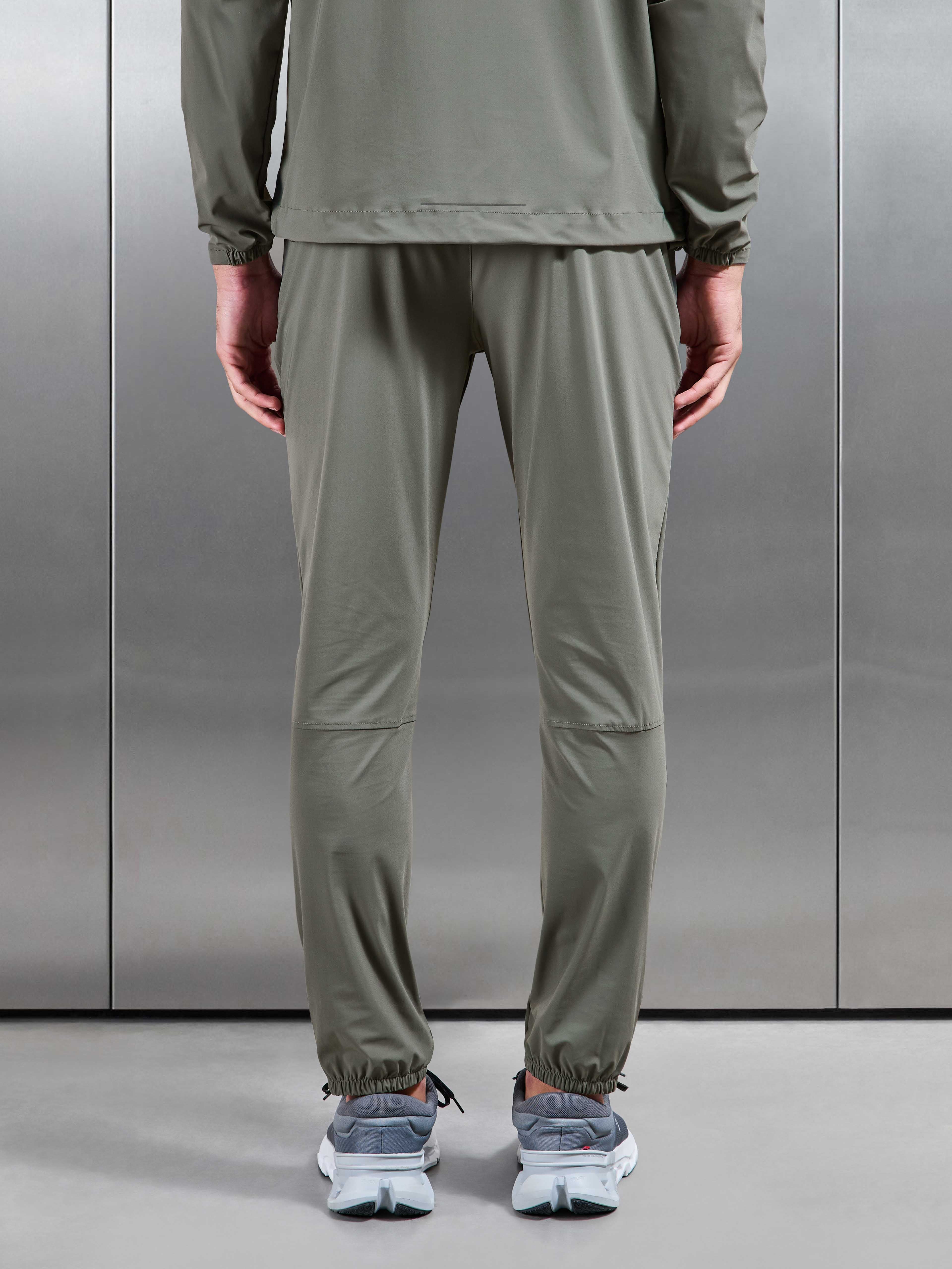 Pace Trackpant in Dark Olive
