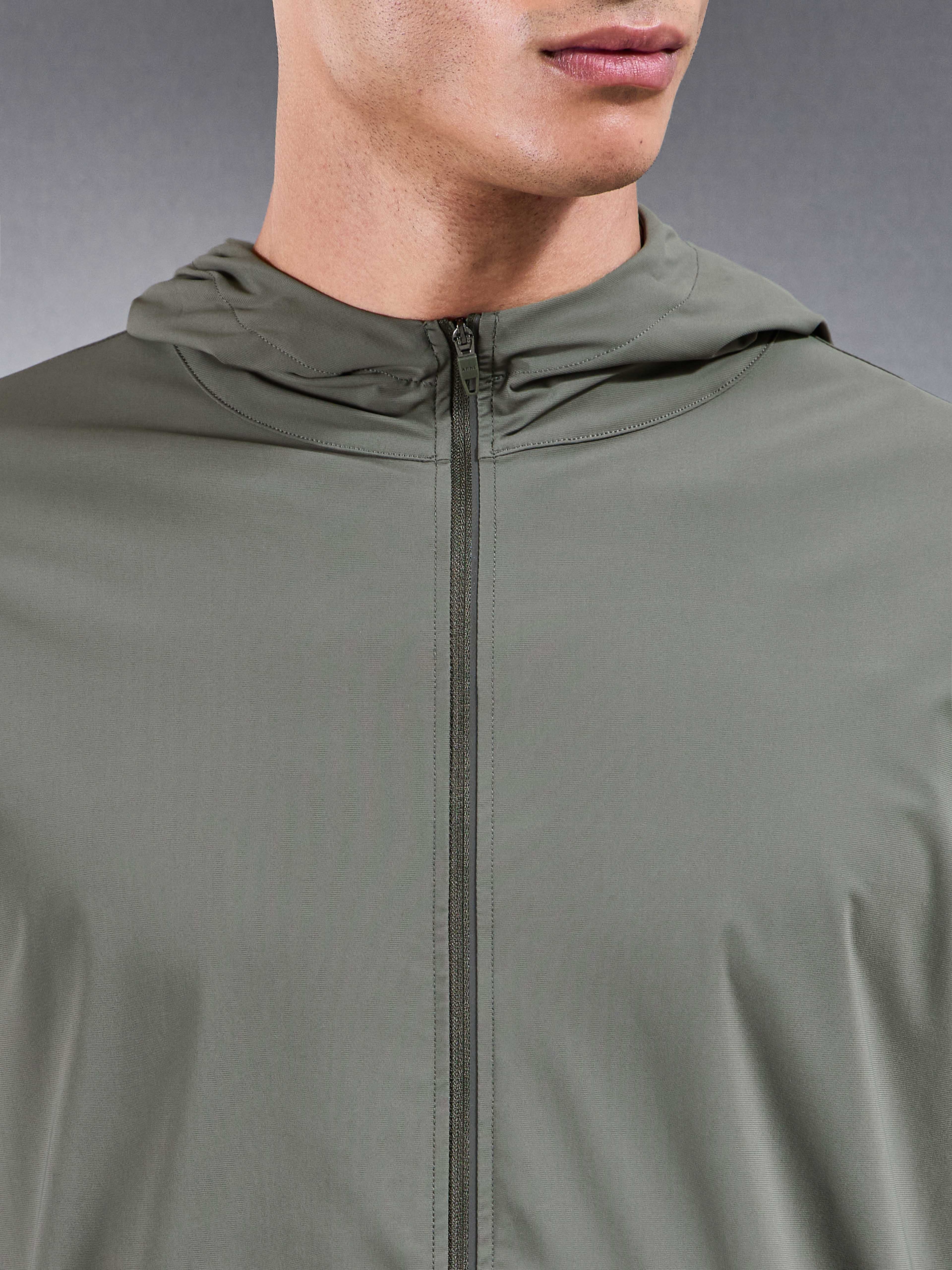 Pace Windbreaker in Dark Olive