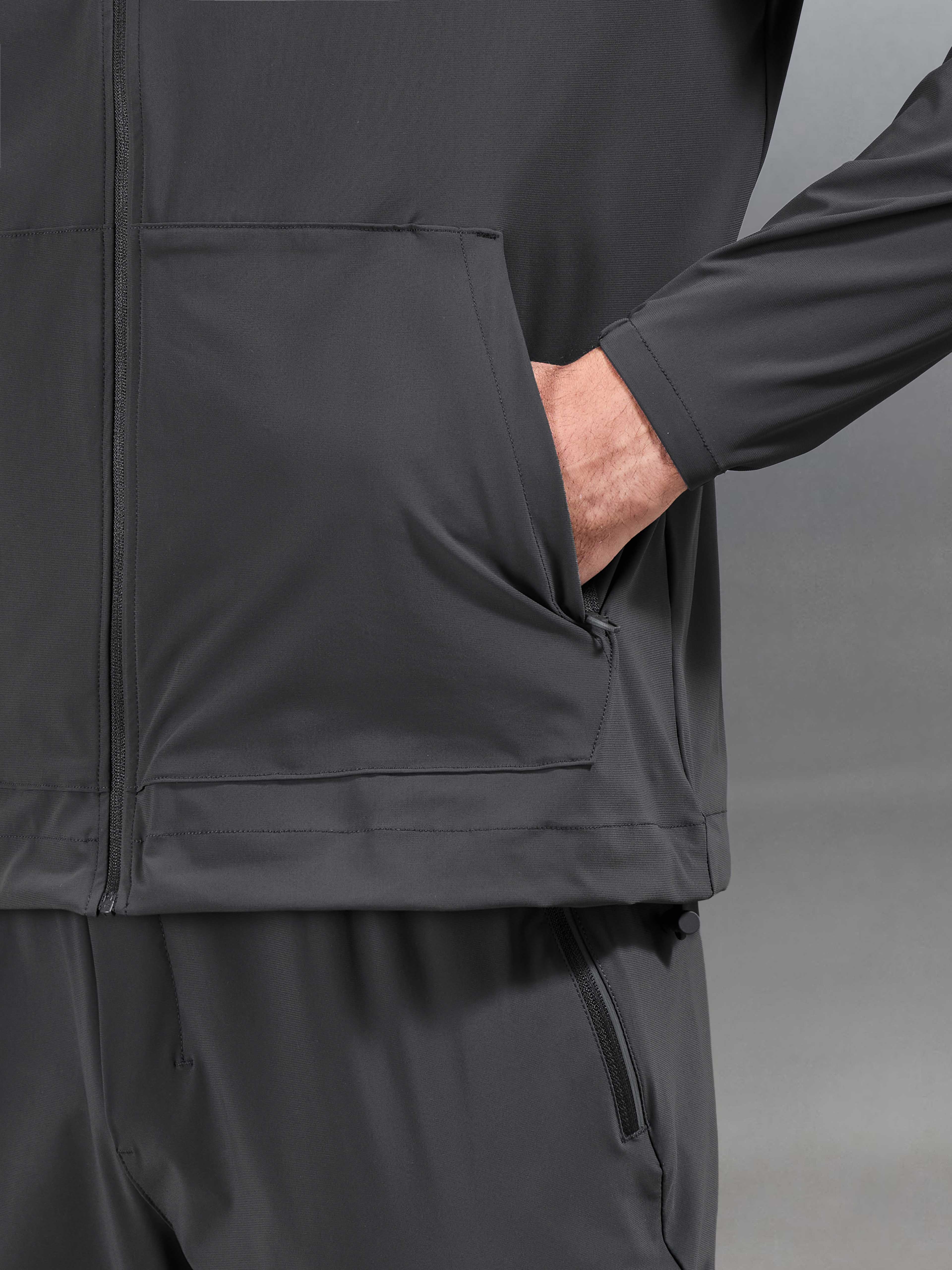 Pace Windbreaker in Grey