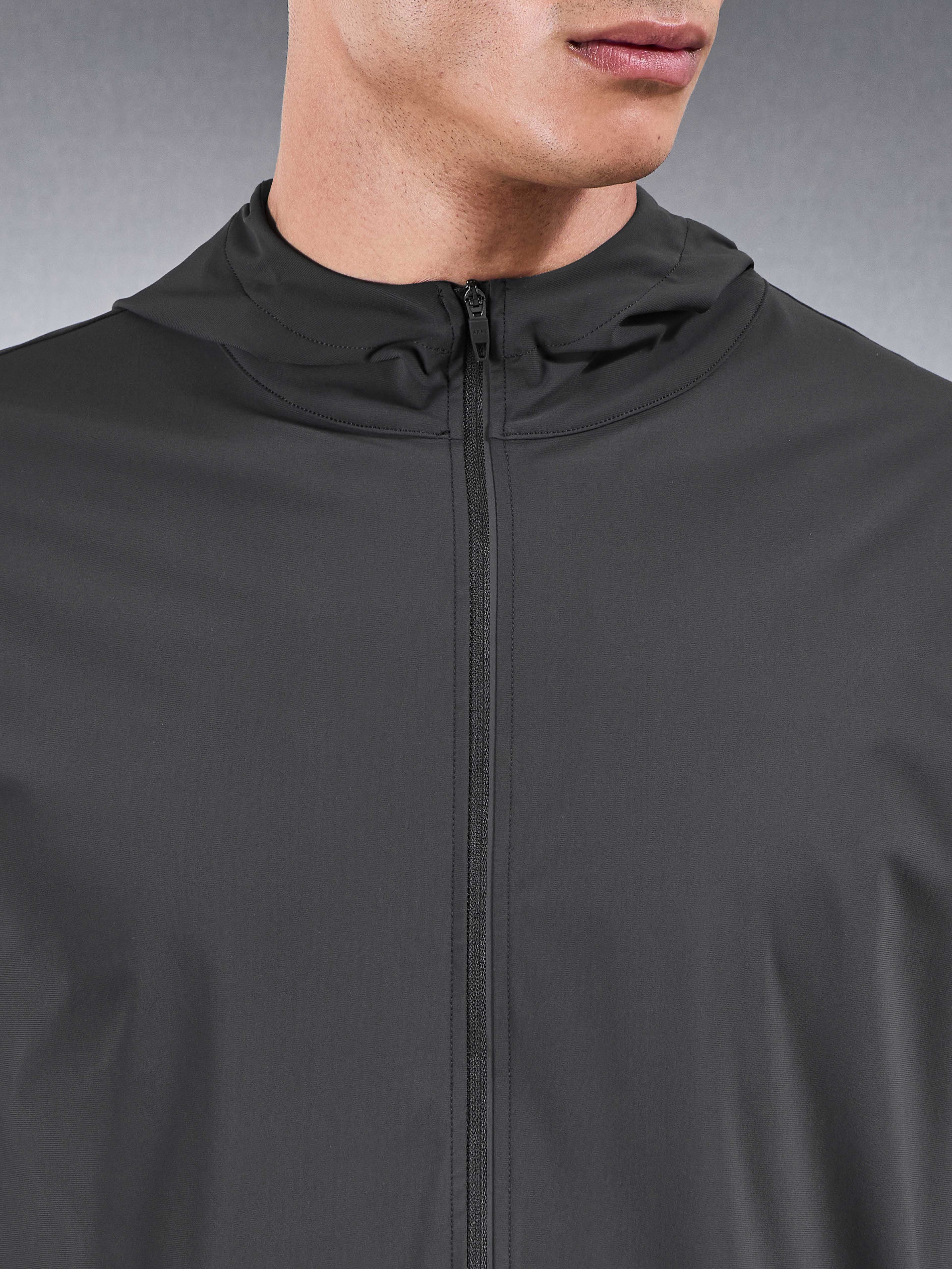 Pace Windbreaker in Grey