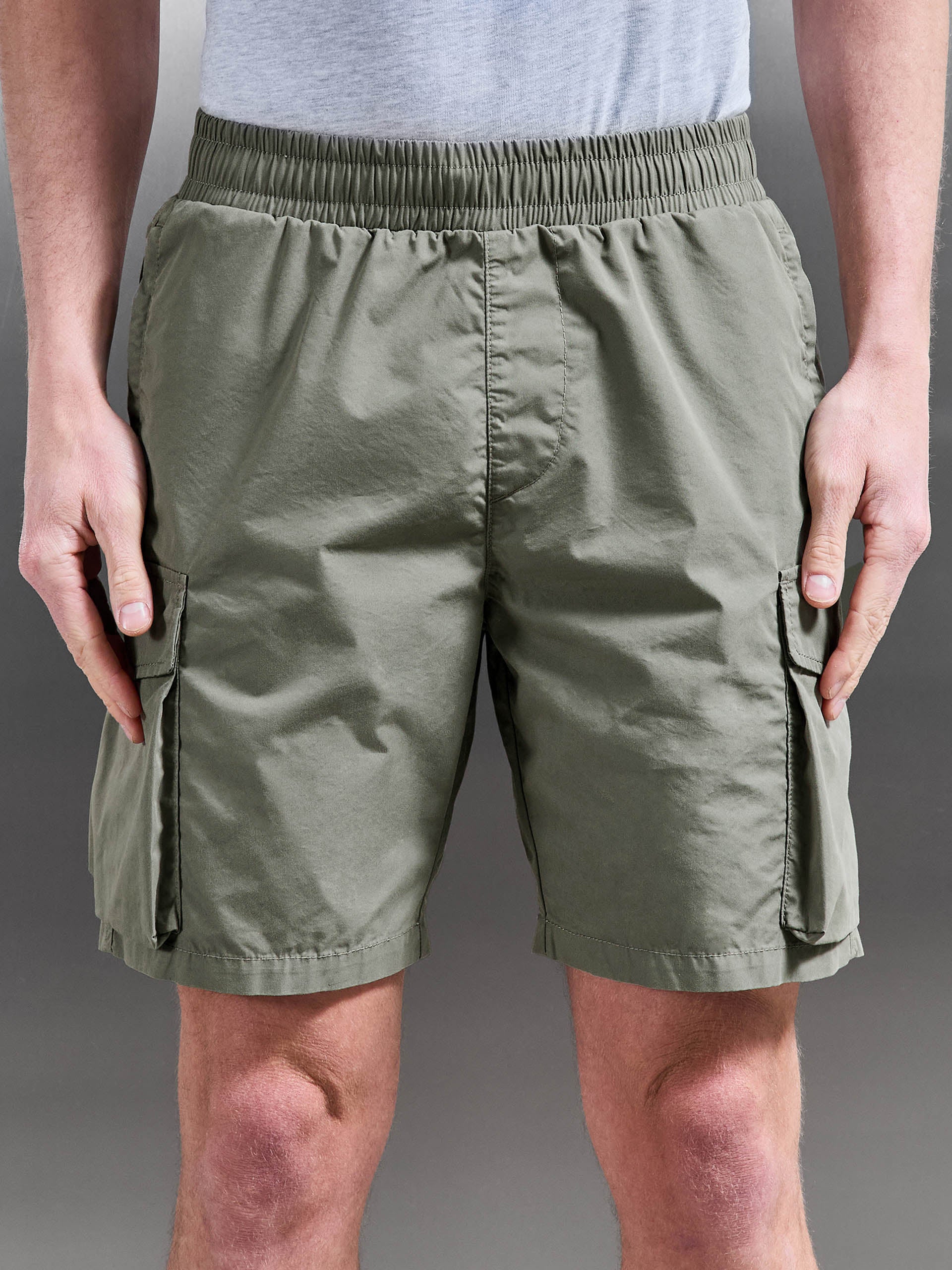 Parachute Cargo Short in Olive