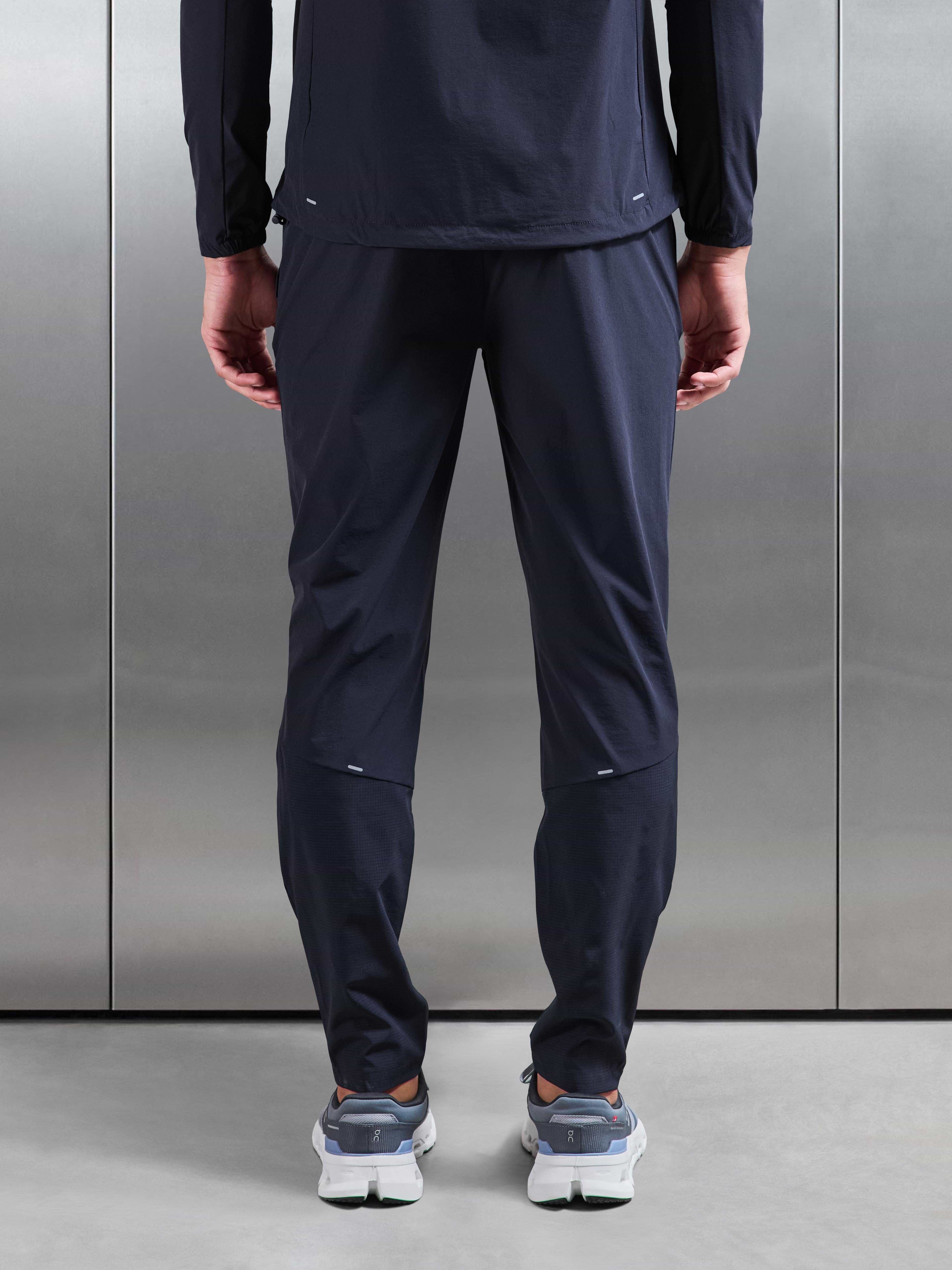 Performance Trackpant in Navy