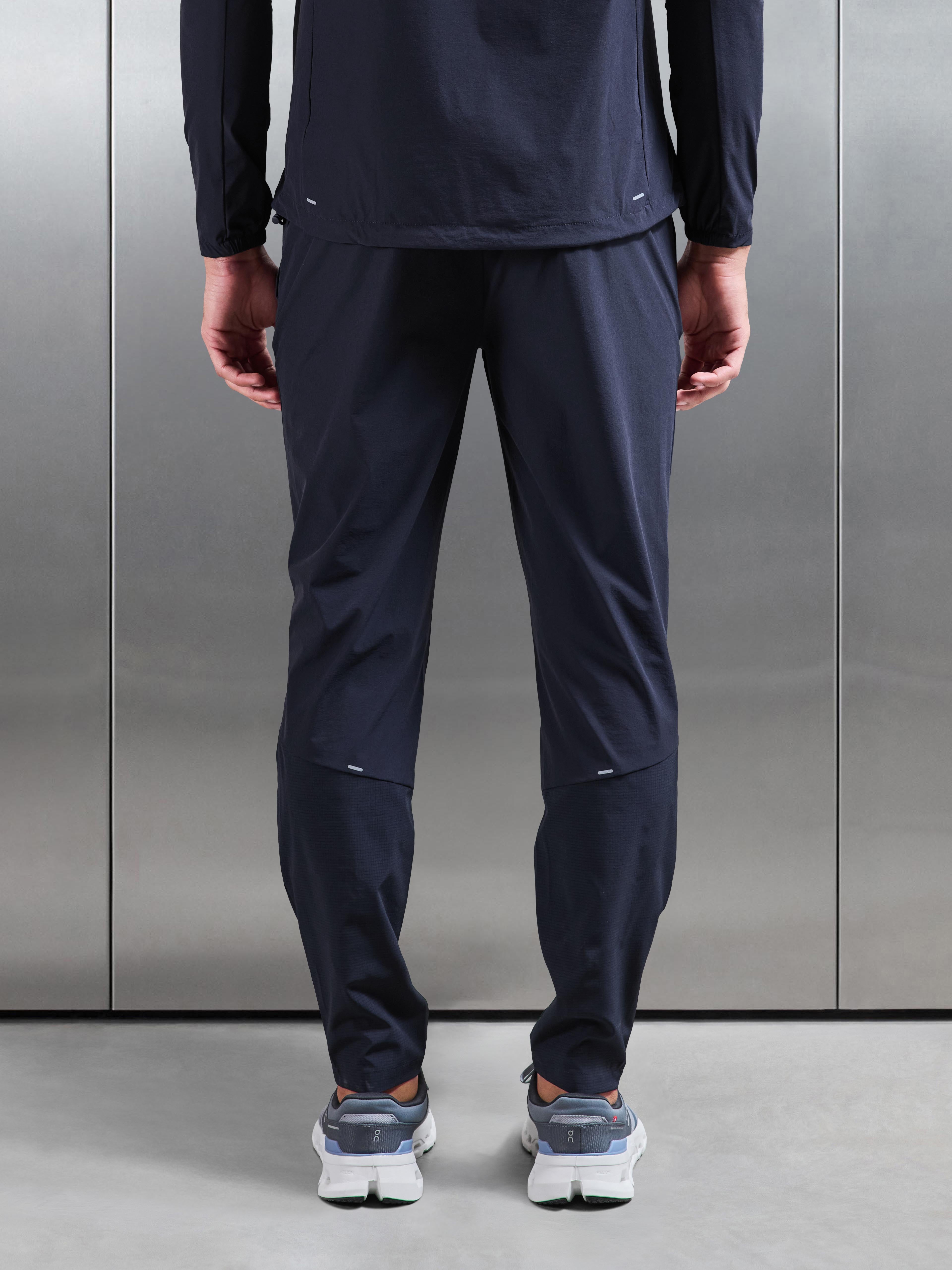 Performance Trackpant in Navy