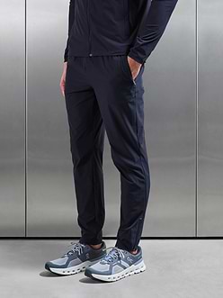 Performance Trackpant in Navy