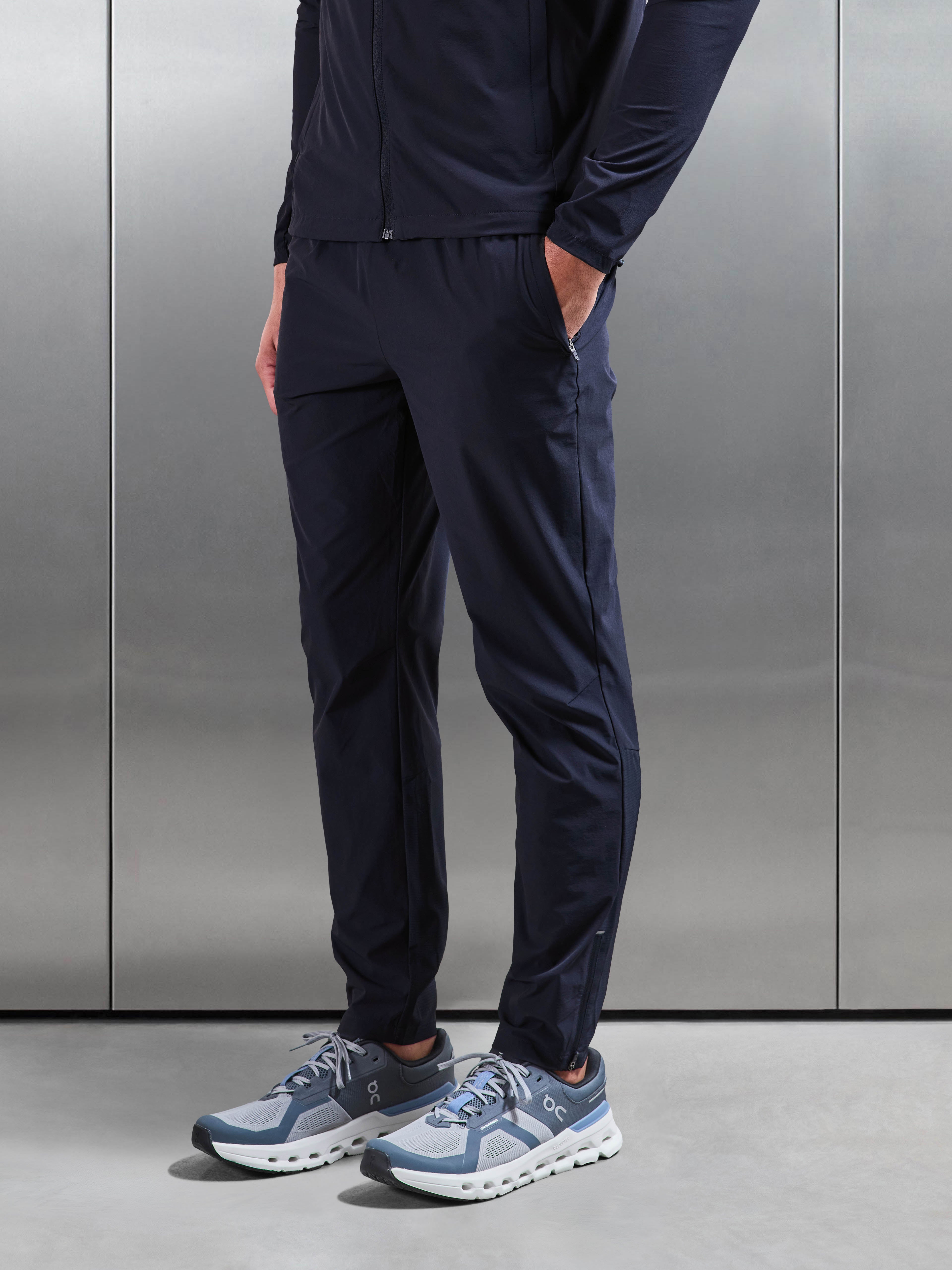 Performance Trackpant in Navy