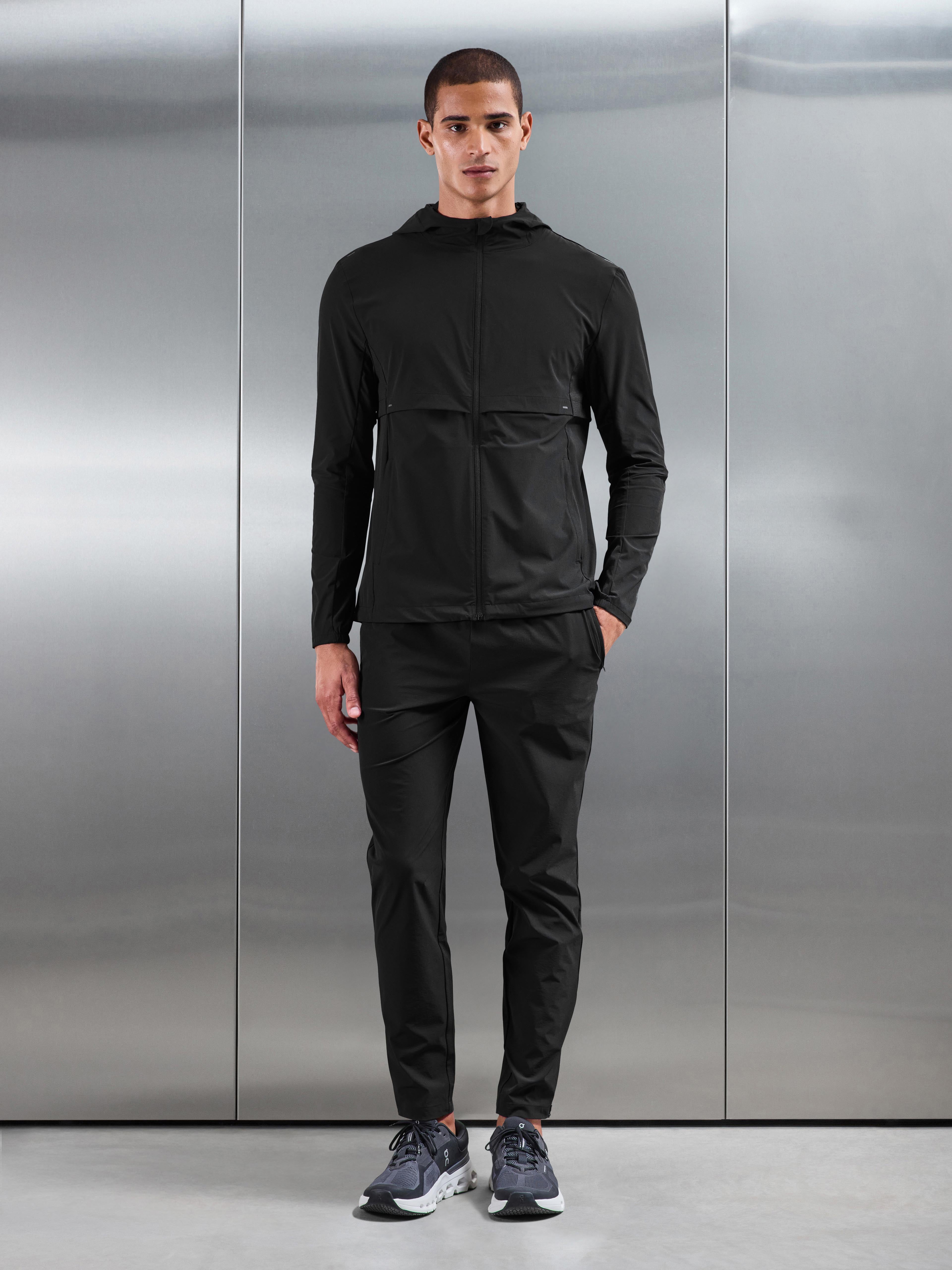 Performance Trackpant in Black