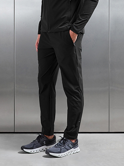 Performance Trackpant in Black
