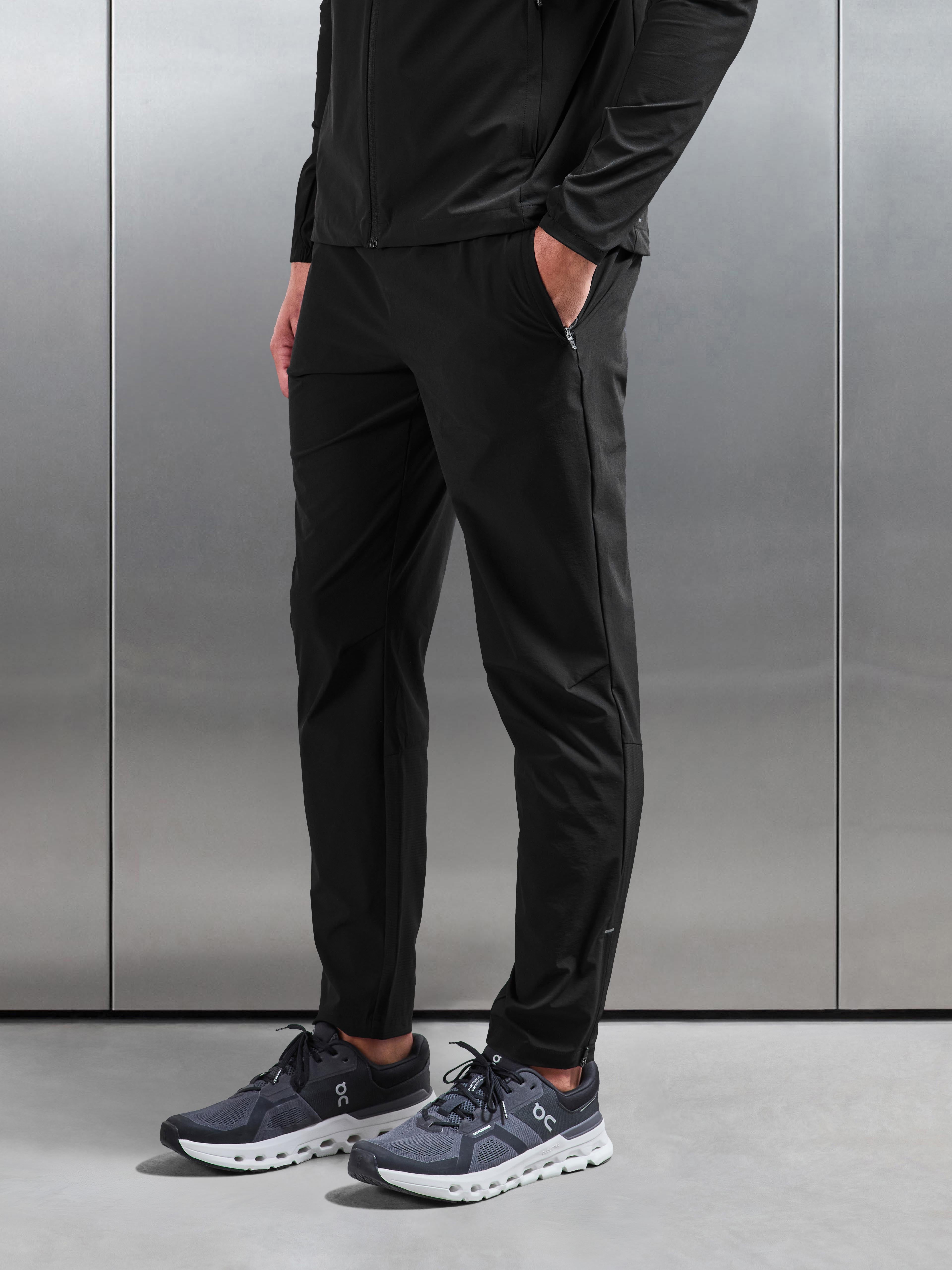 Performance Trackpant in Black