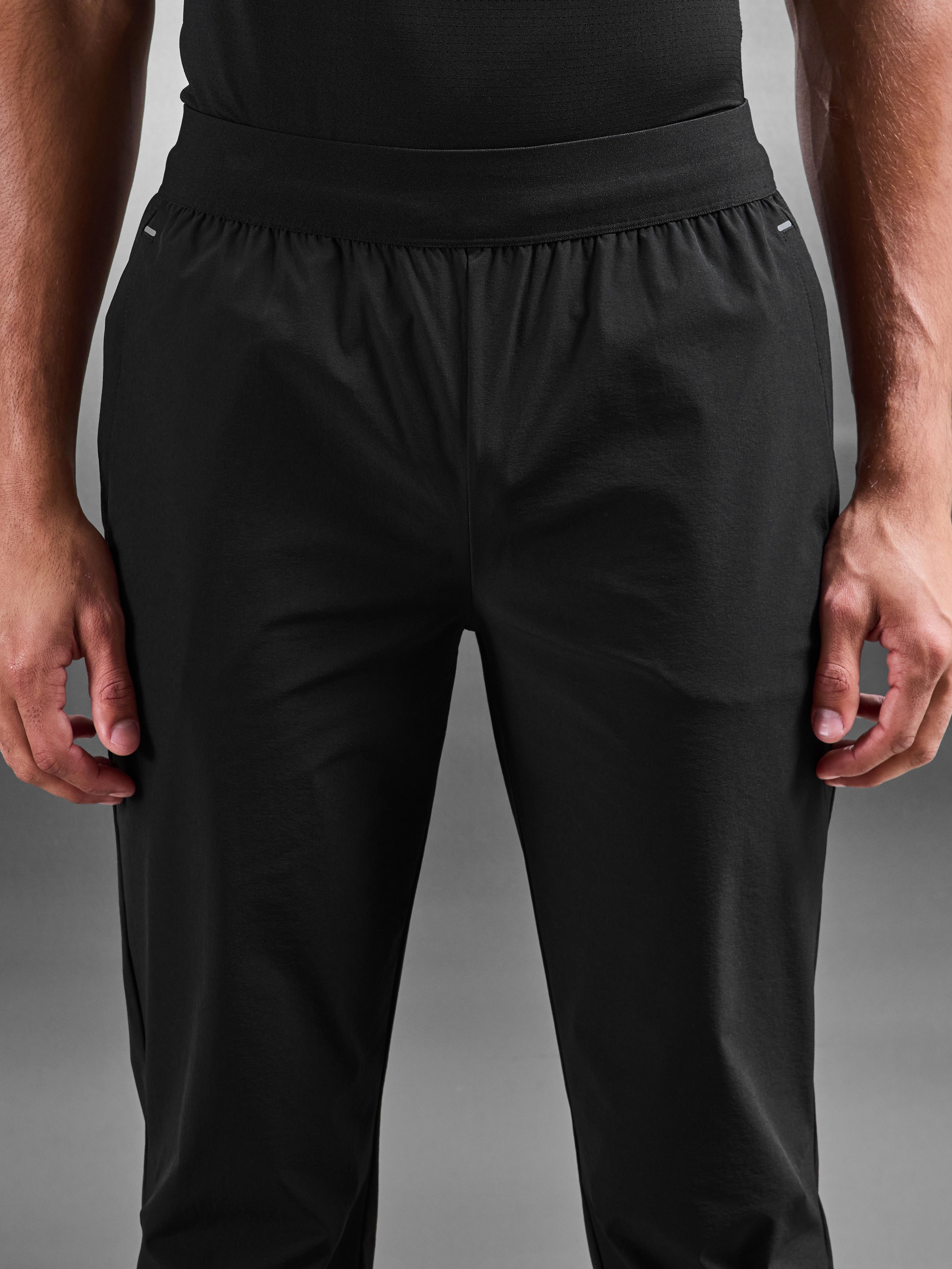 Performance Trackpant in Black