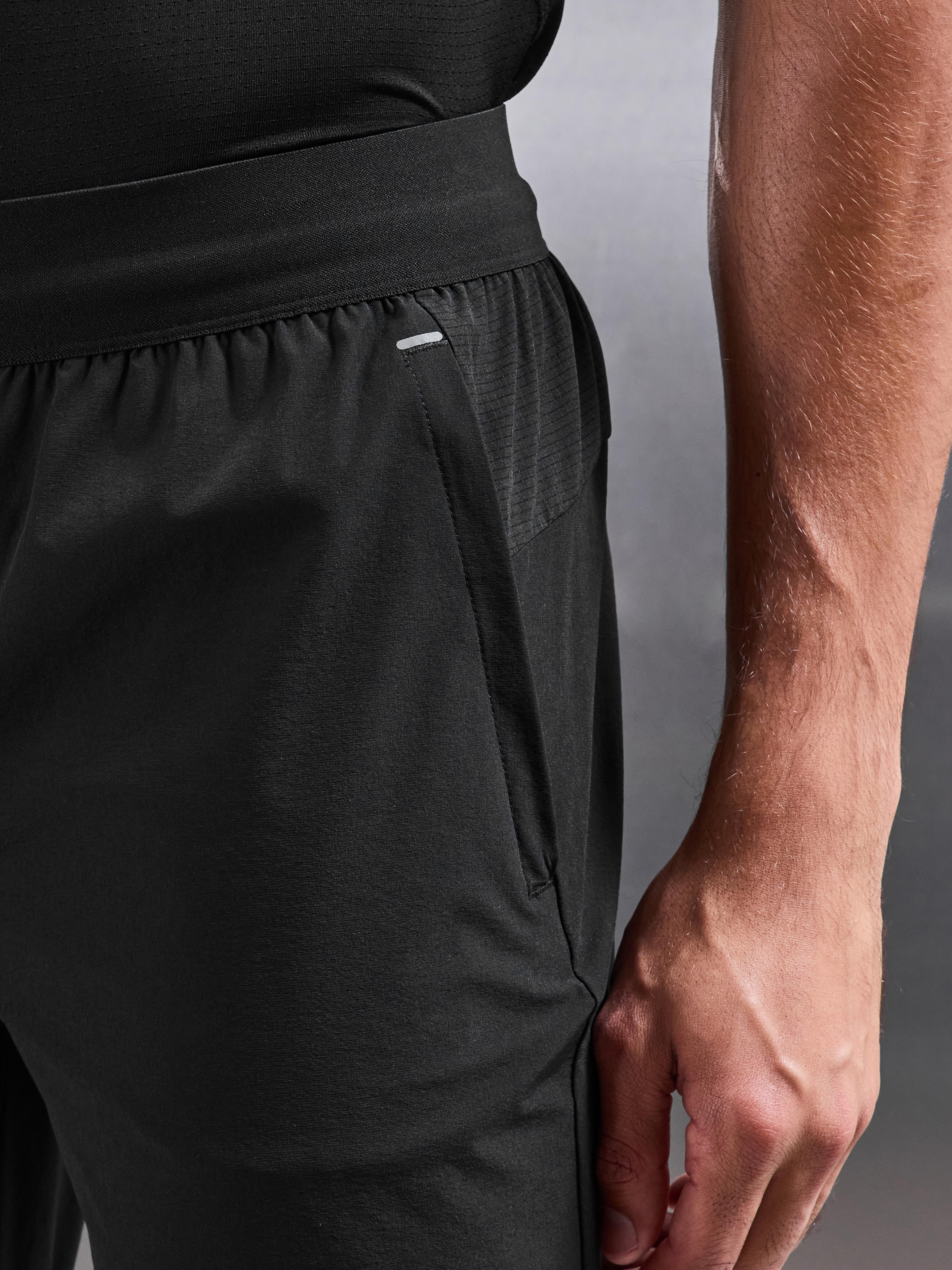 Performance Trackpant in Black