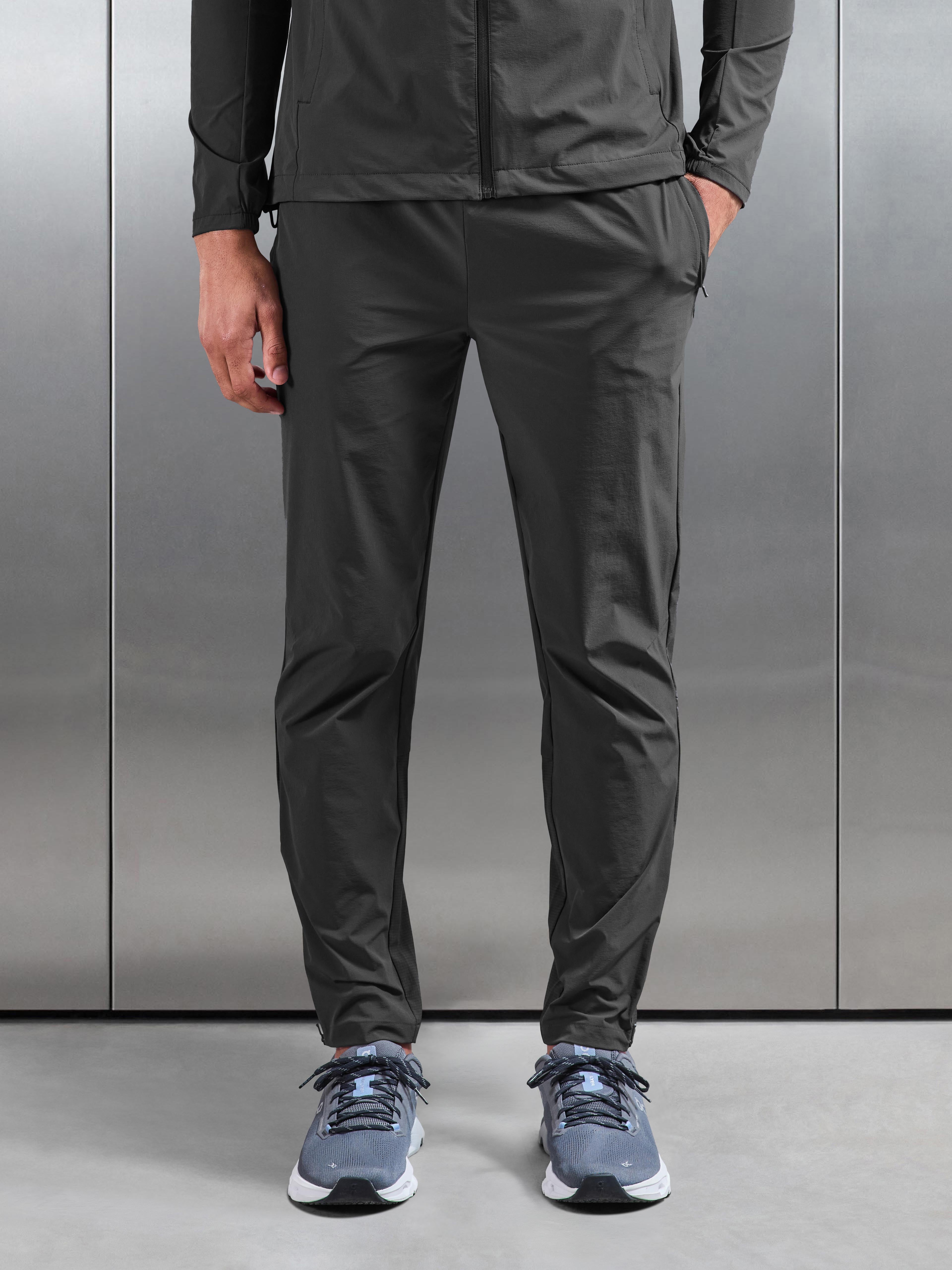 Performance Trackpant in Grey