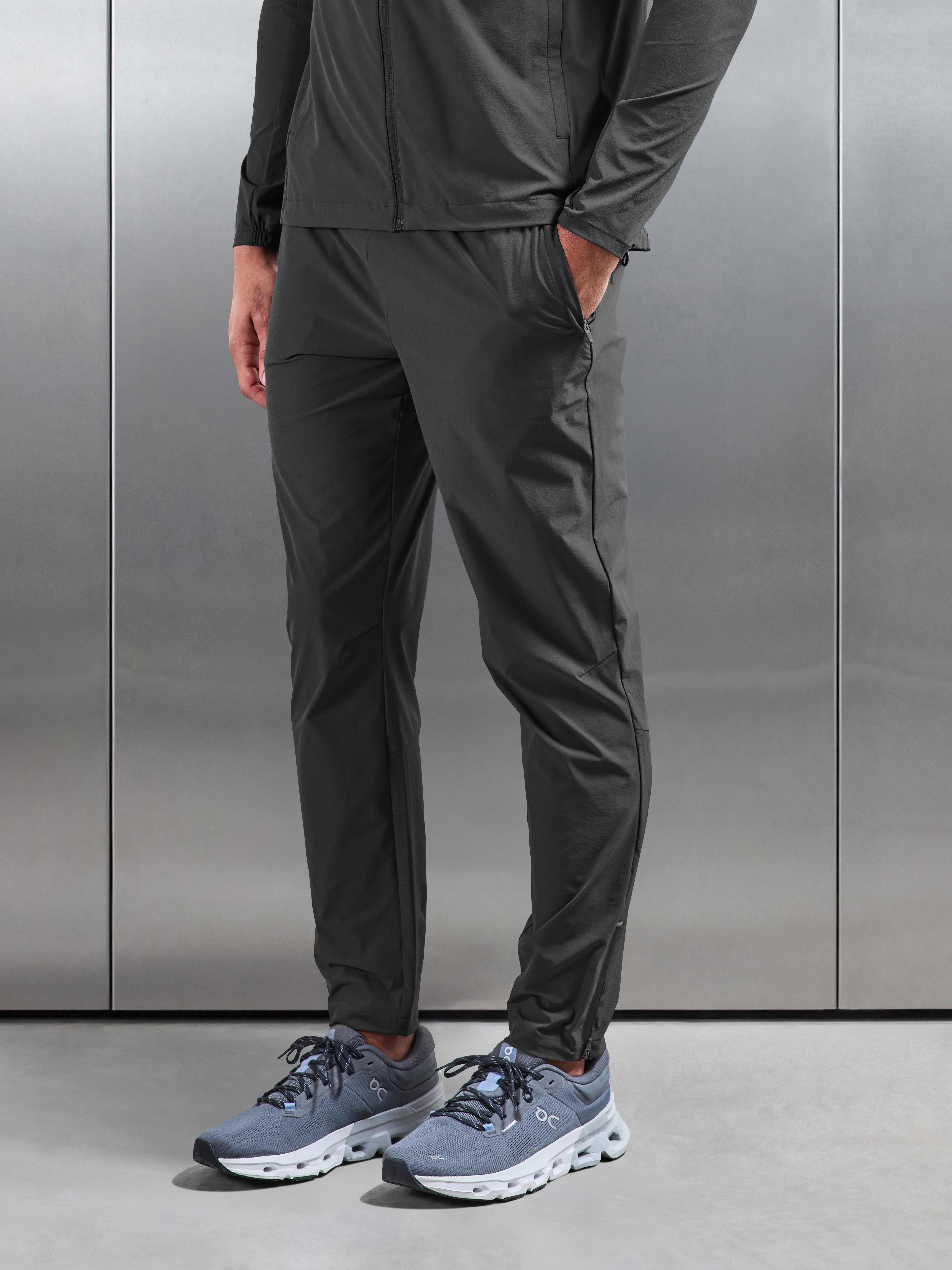 Performance Trackpant in Grey