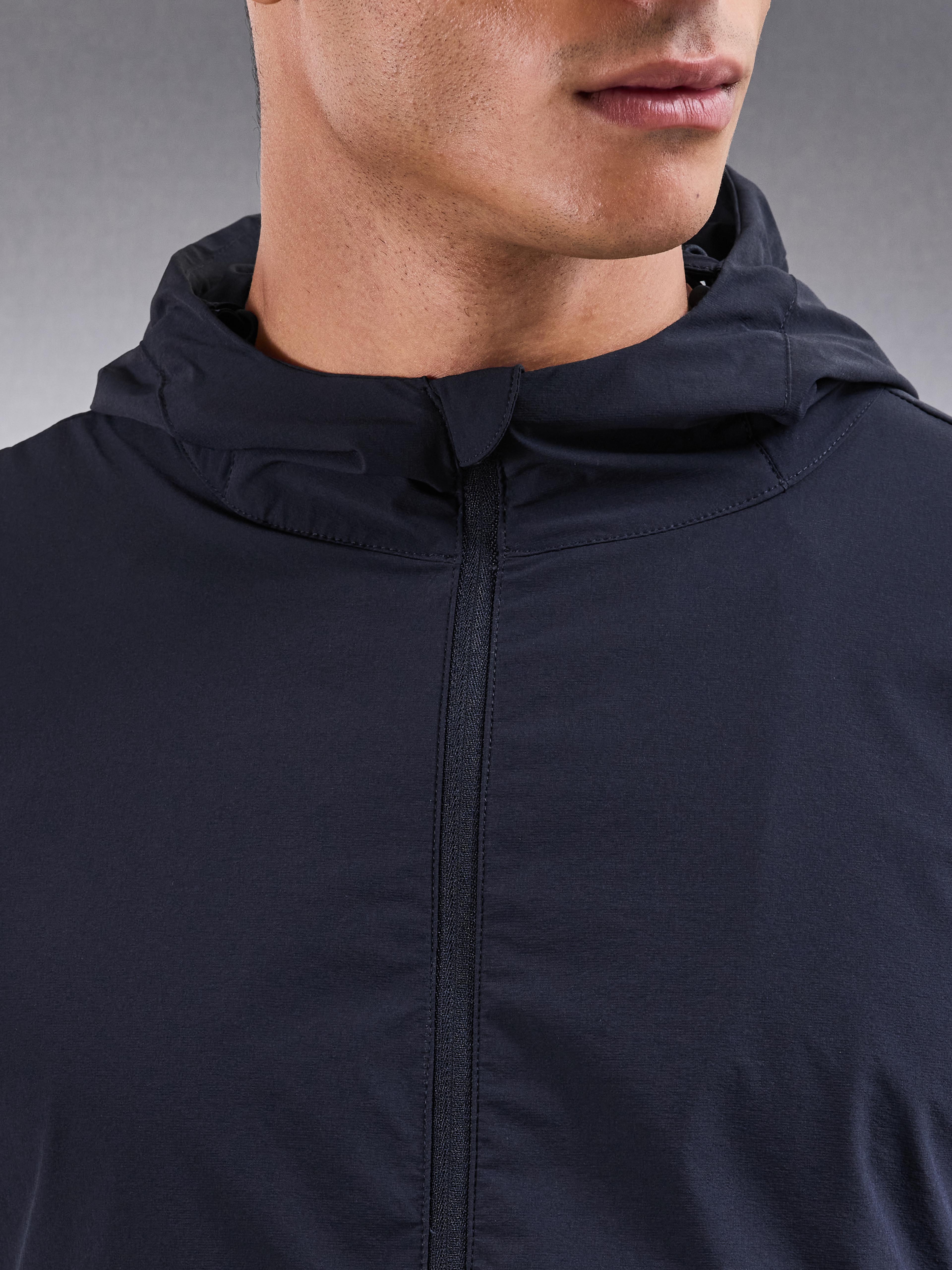 Performance Windbreaker in Navy