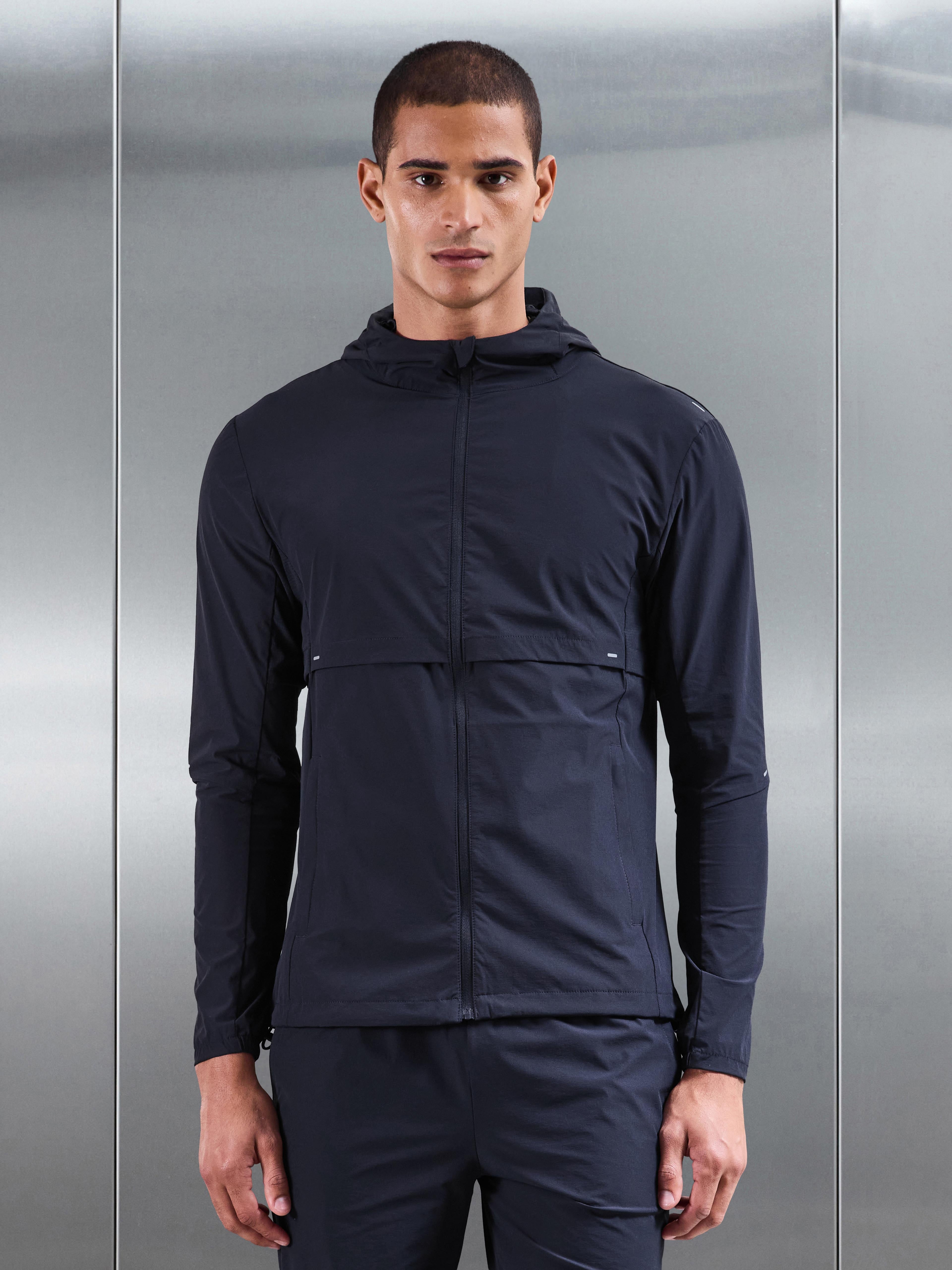 Performance Windbreaker in Navy