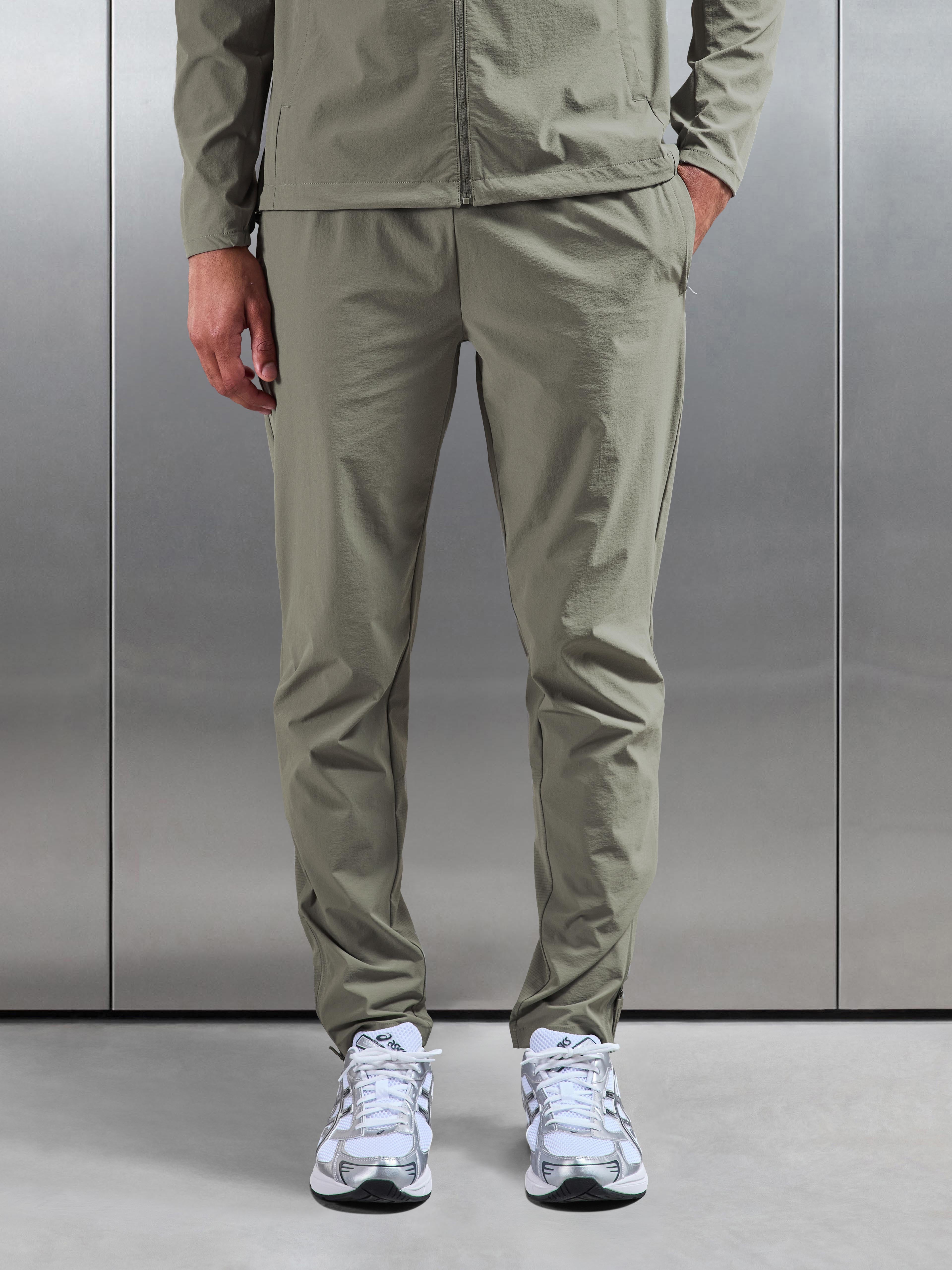 Performance Trackpant in Sage