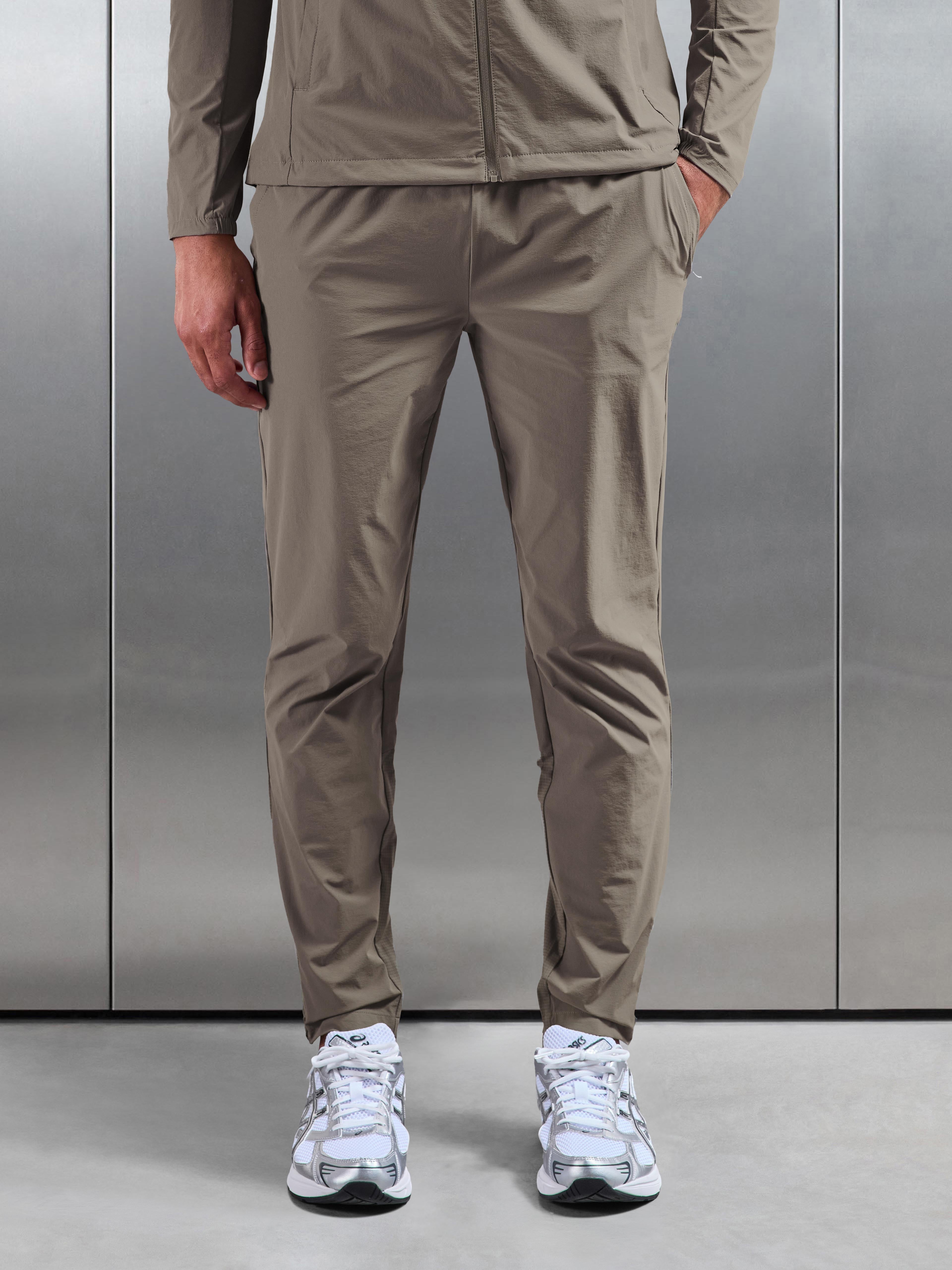 Performance Trackpant in Taupe