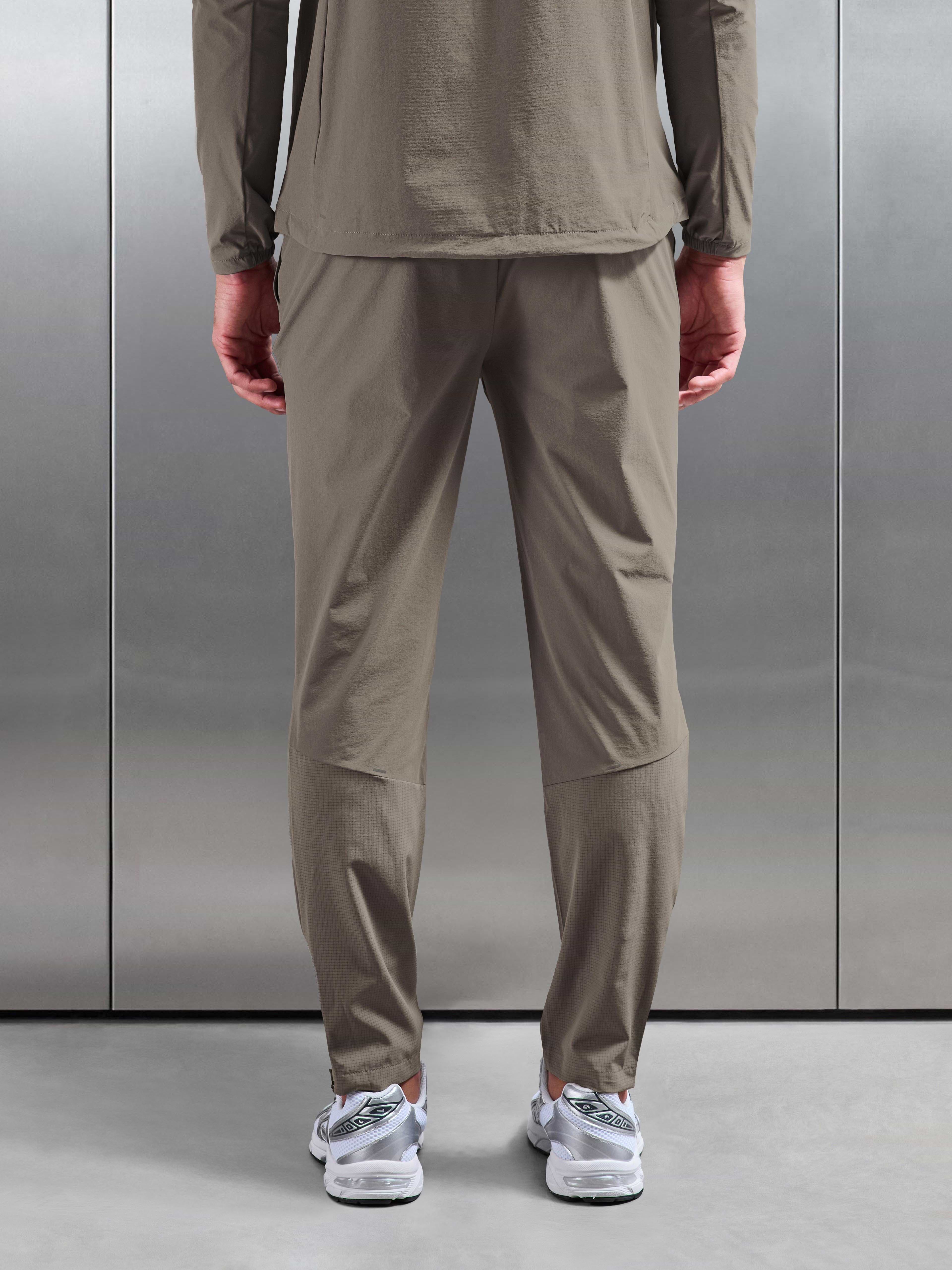 Performance Trackpant in Taupe