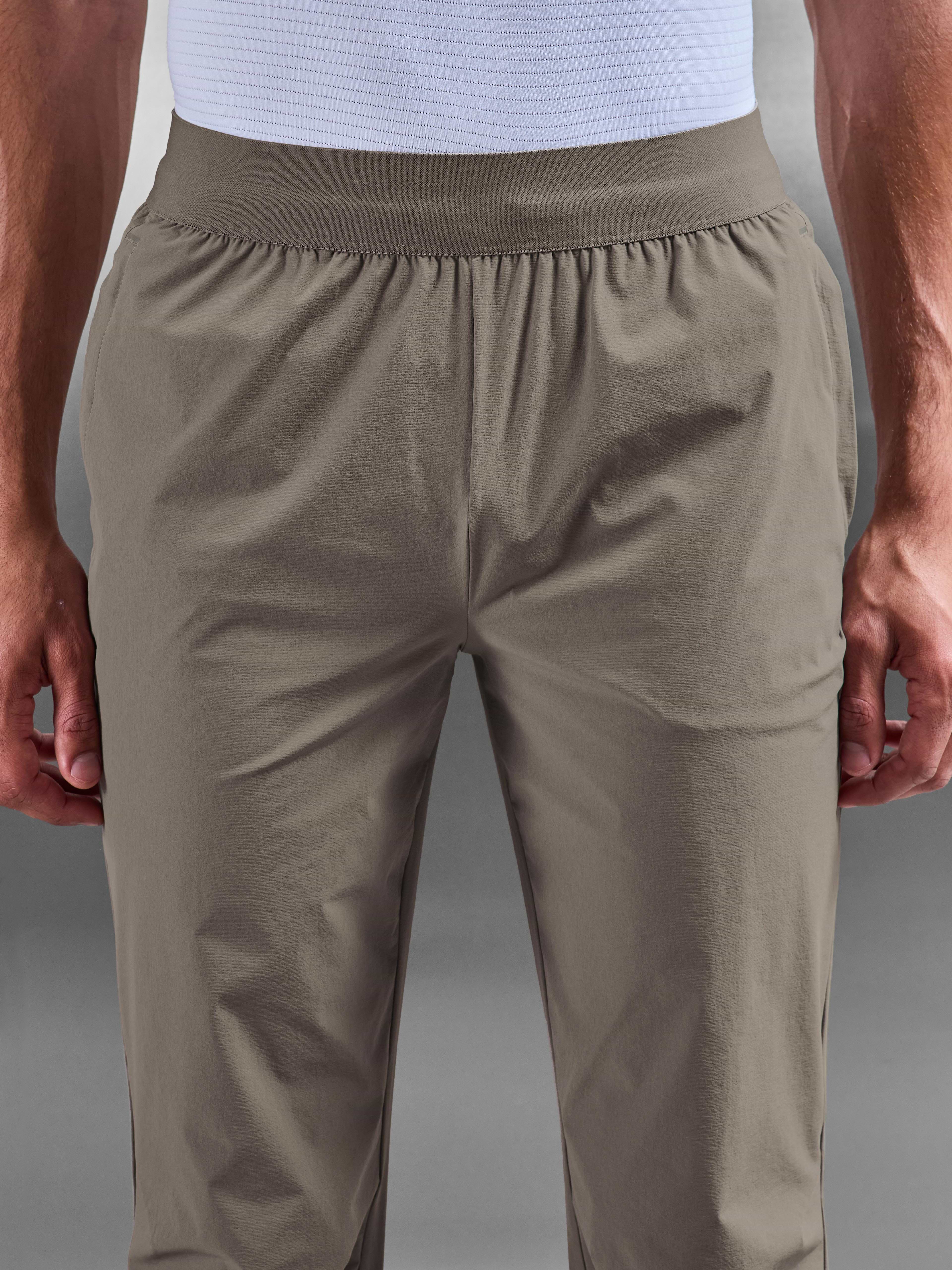 Performance Trackpant in Taupe