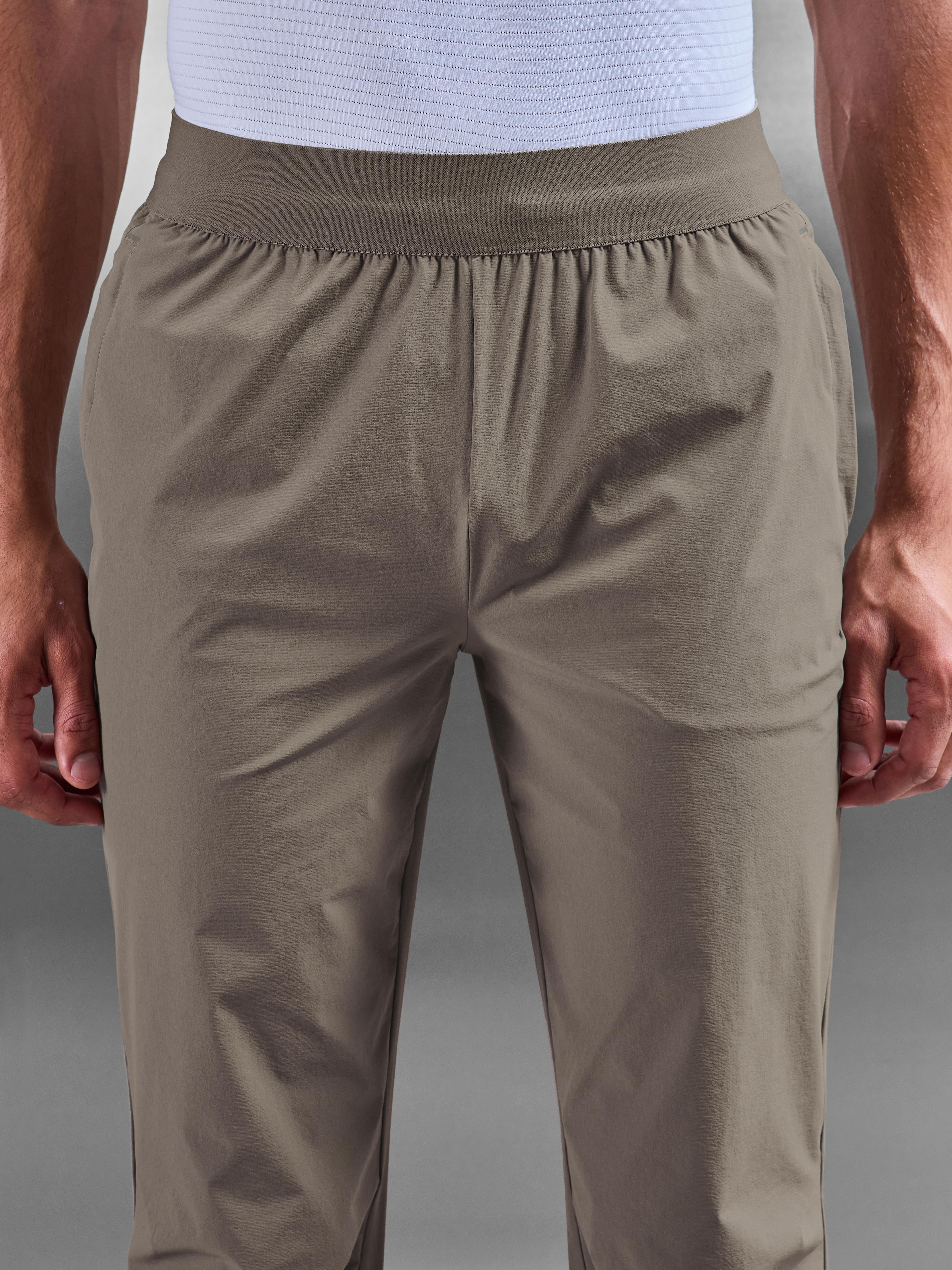 Performance Trackpant in Taupe