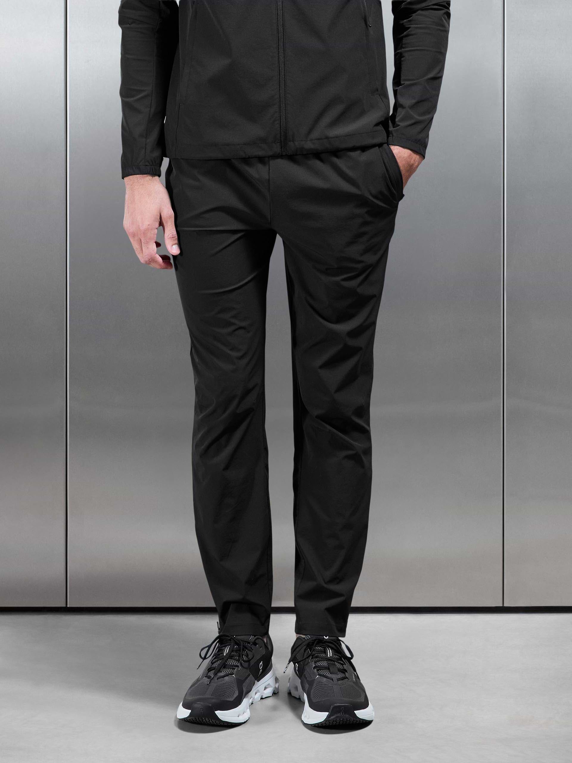 Performance Trackpant in Black
