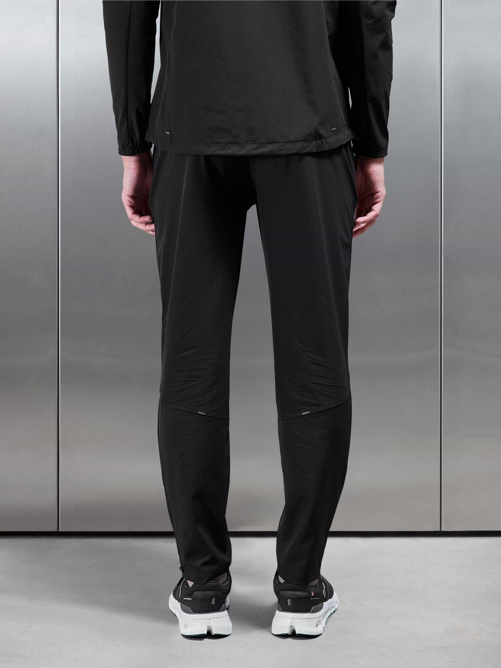 Performance Trackpant in Black