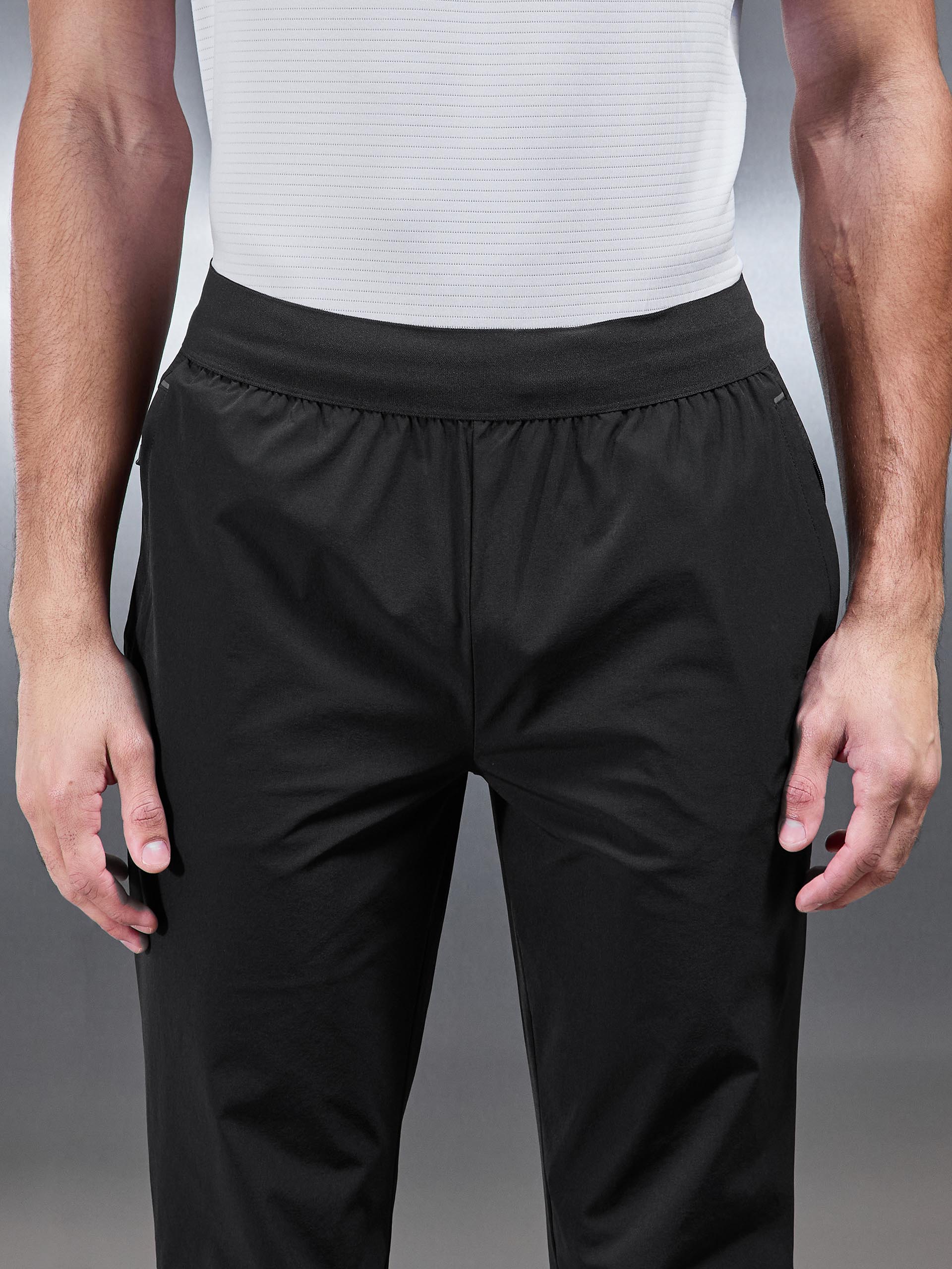 Performance Trackpant in Black