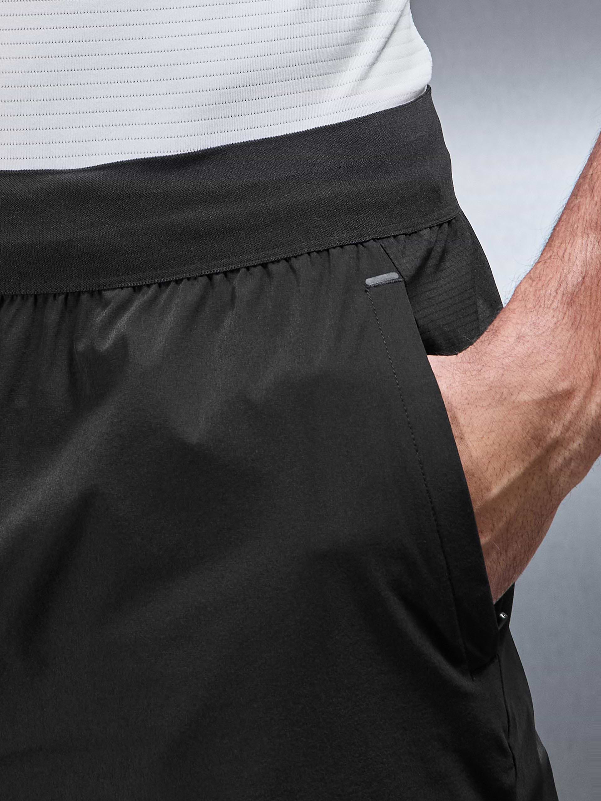 Performance Trackpant in Black